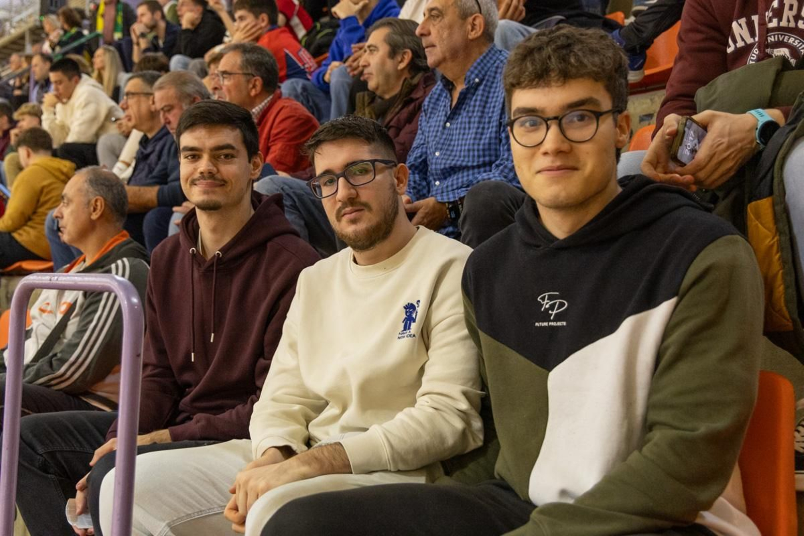 La Salobreja vibra con el derbi de la capital entre Jaén CB y Jaén FS, en imágenes