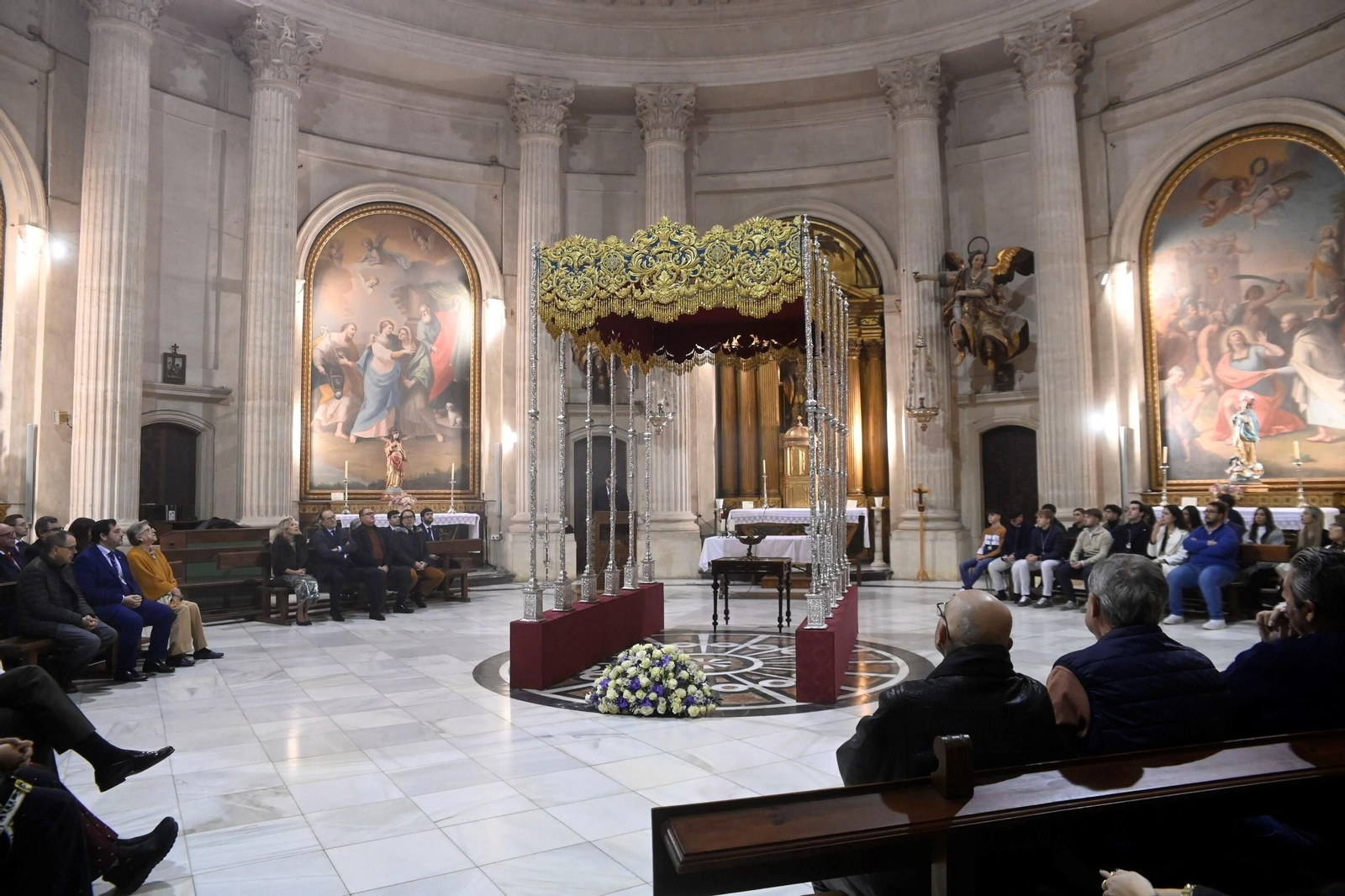 Las mejores fotos de la presentación del nuevo palio de la Virgen de la Piedad de Córdoba