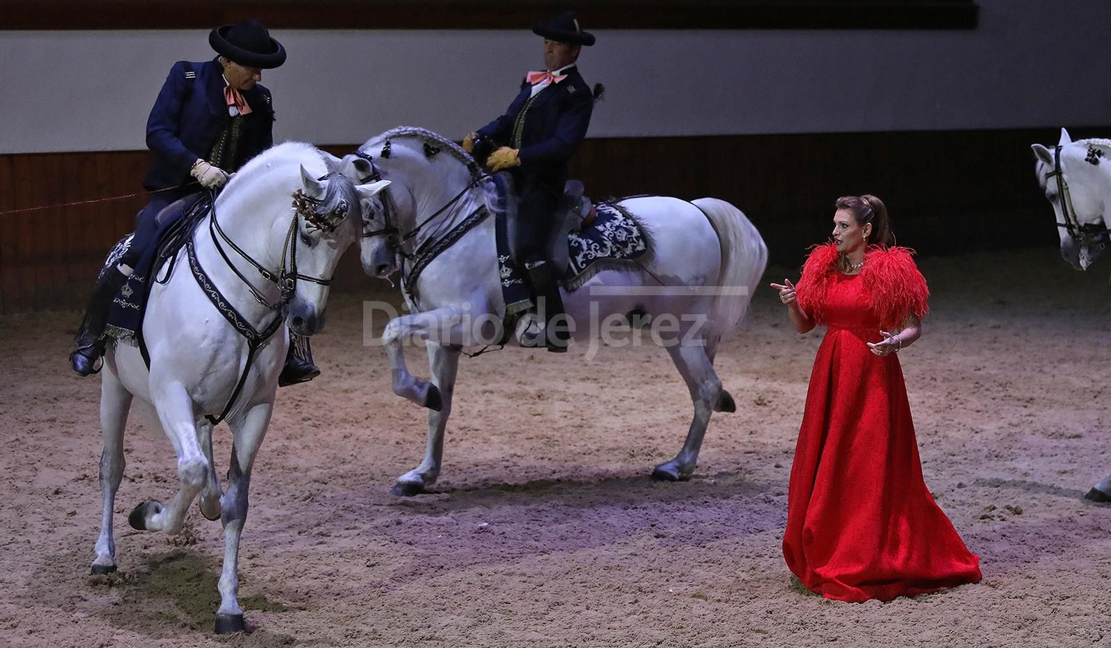 Imágenes de la Gala de la Real Escuela del Arte Ecuestre, sublime Ainhoa Arteta bailando con los 'Caballos Andaluces'