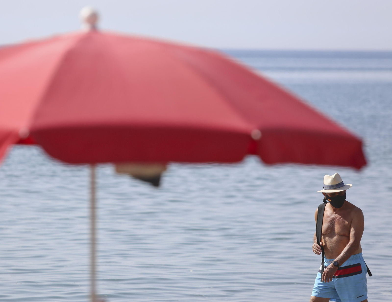 Fotos de la playa de La Misericordia con julio a la vuelta de la esquina Fotos de la playa de La Misericordia con julio a la vuelta de la esquina