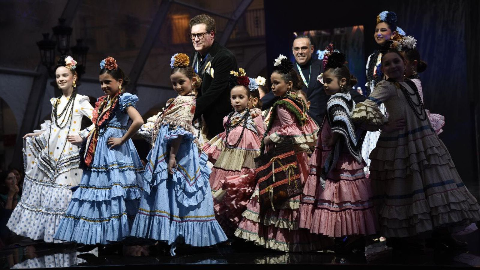 La colección de 'Llena eres de gracia' se luce sobre la pasarela de Andújar Flamenca.