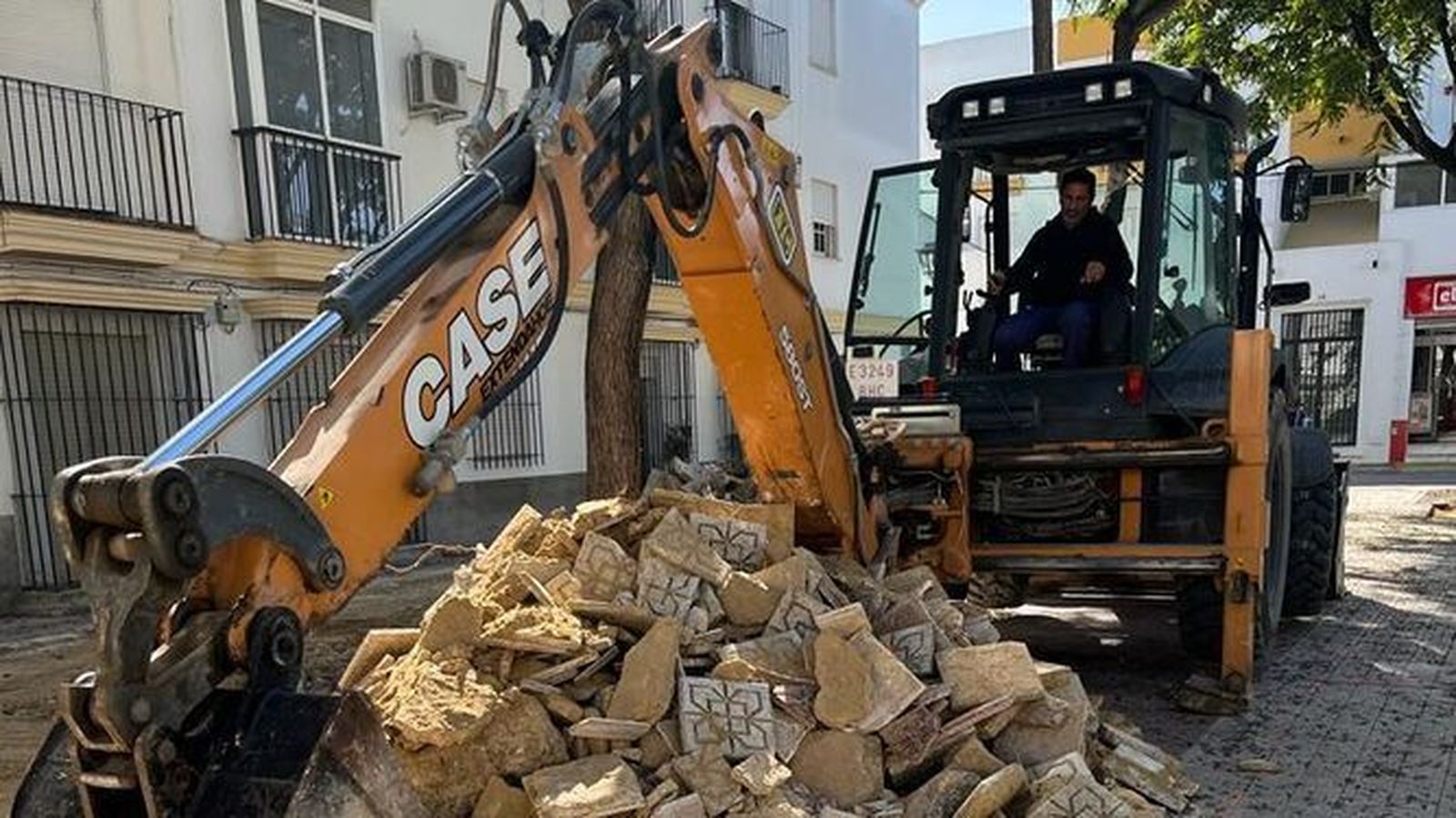 Los trabajos que se realizan en la Plaza de los Lebreles.