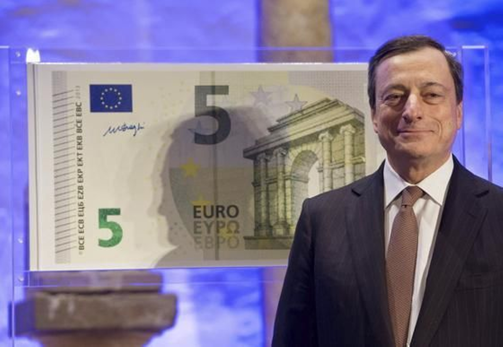 Así son los nuevos billetes de 5 euros