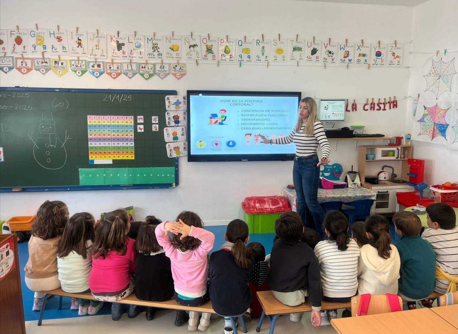 Escolares de un colegio de Lebrija durante uno de los talleres.