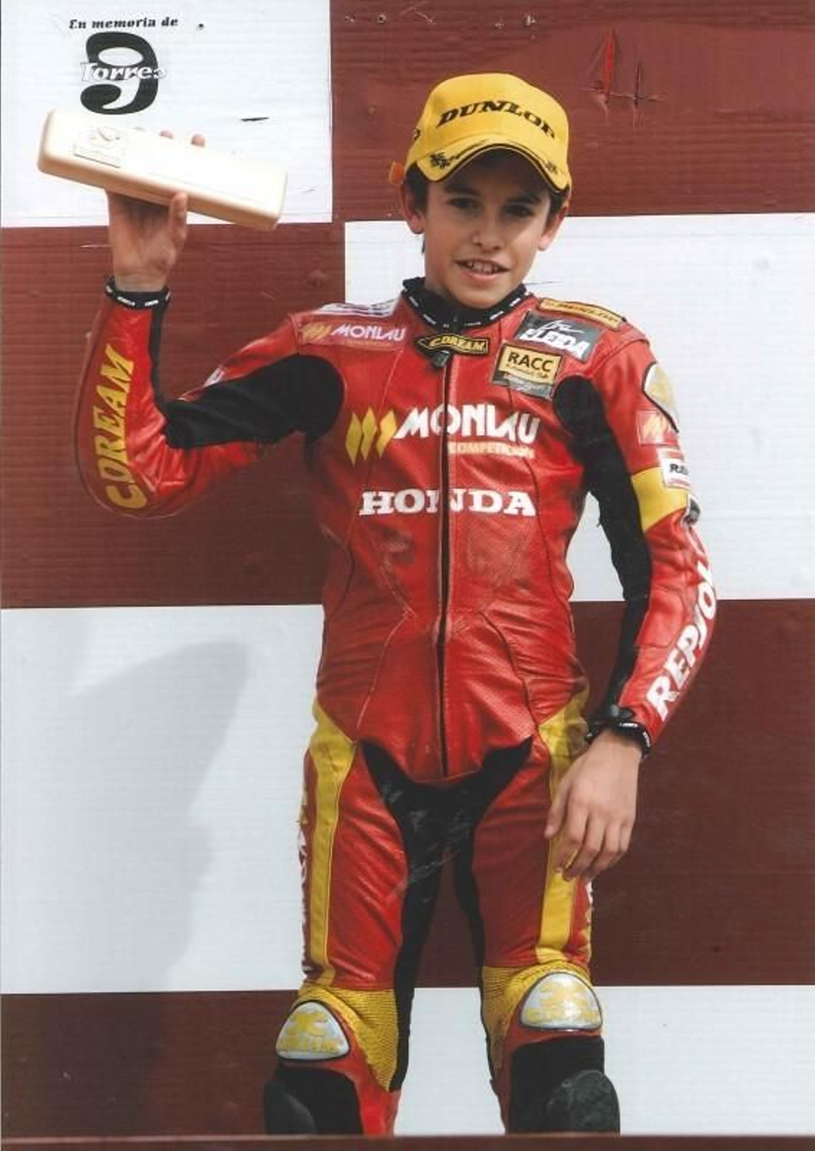 Un pequeño Marc Márquez, tras lograr un triunfo en 2006. Un pequeño Marc Márquez, tras lograr un triunfo en 2006.