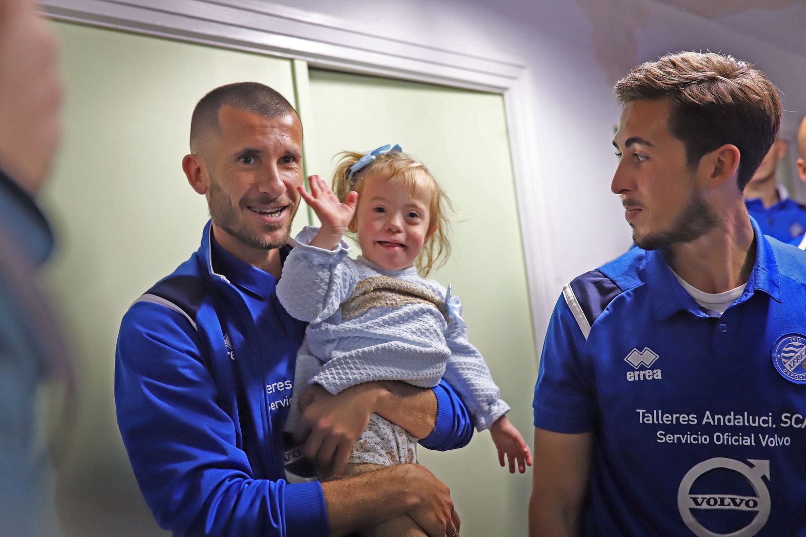Enrega de regalos a los niños del Hospital del Xerez DFC