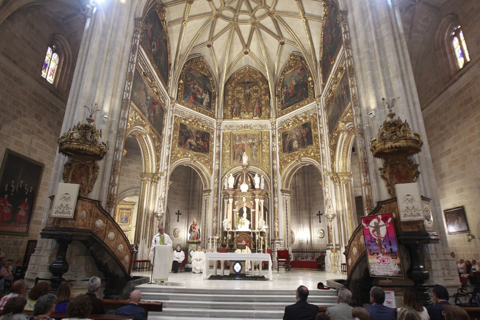 Imágenes de la misa flamenca en la Catedral de Almería