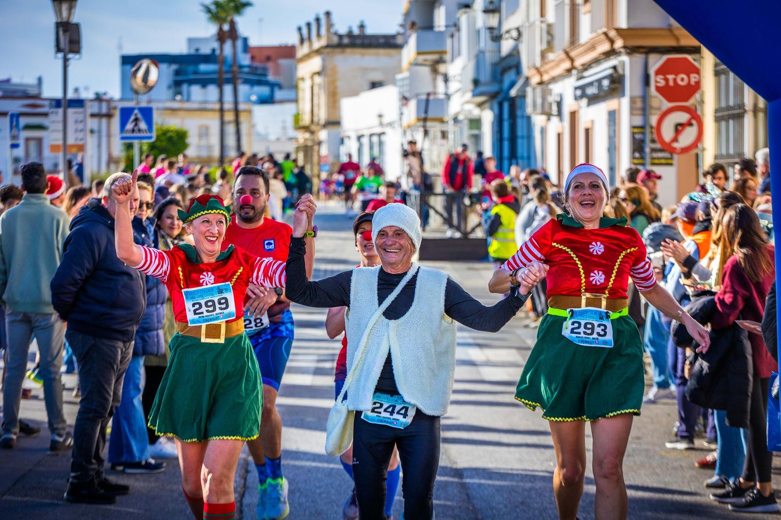 Gran ambiente en la Carrera Solidaria de la Divina Pastora en San Fernando