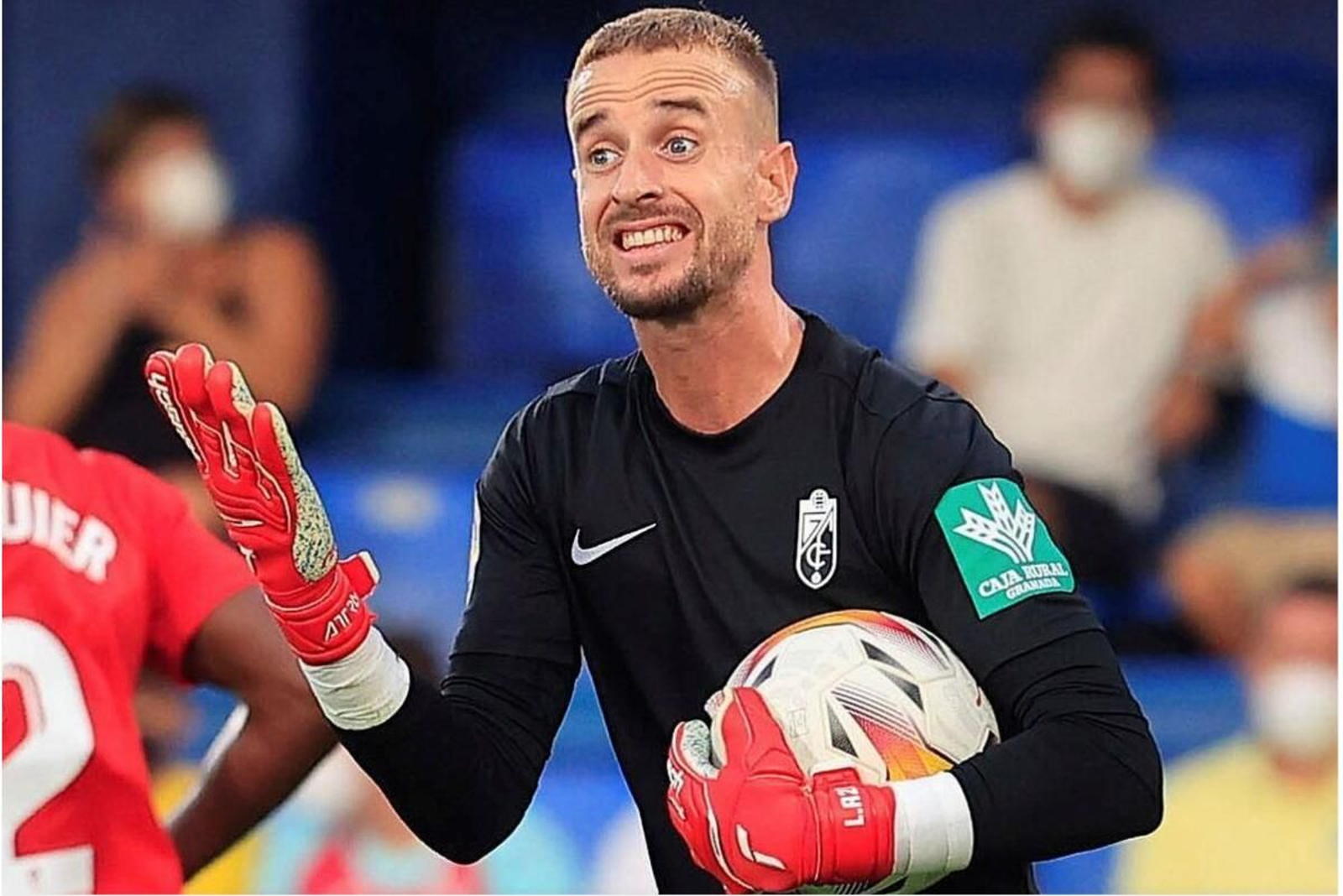 Aarón Escandell, durante el encuentro ante el Villarreal en La Cerámica.