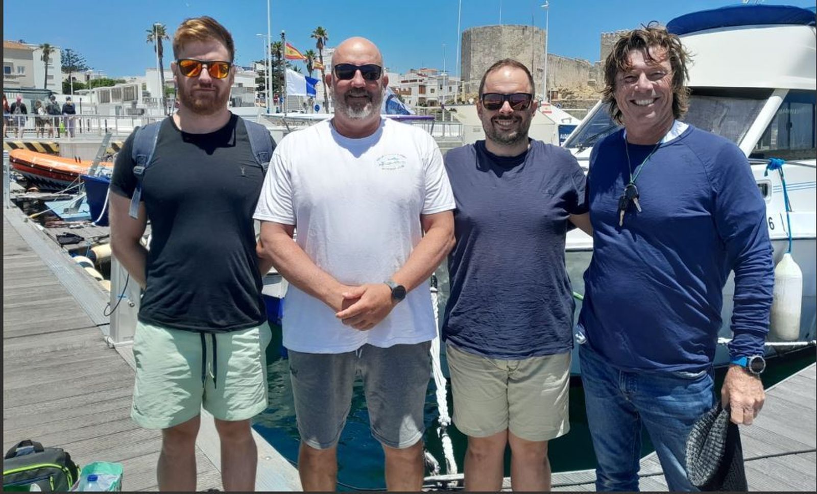 Los cuatro nadadores, tras su regreso a Tarifa