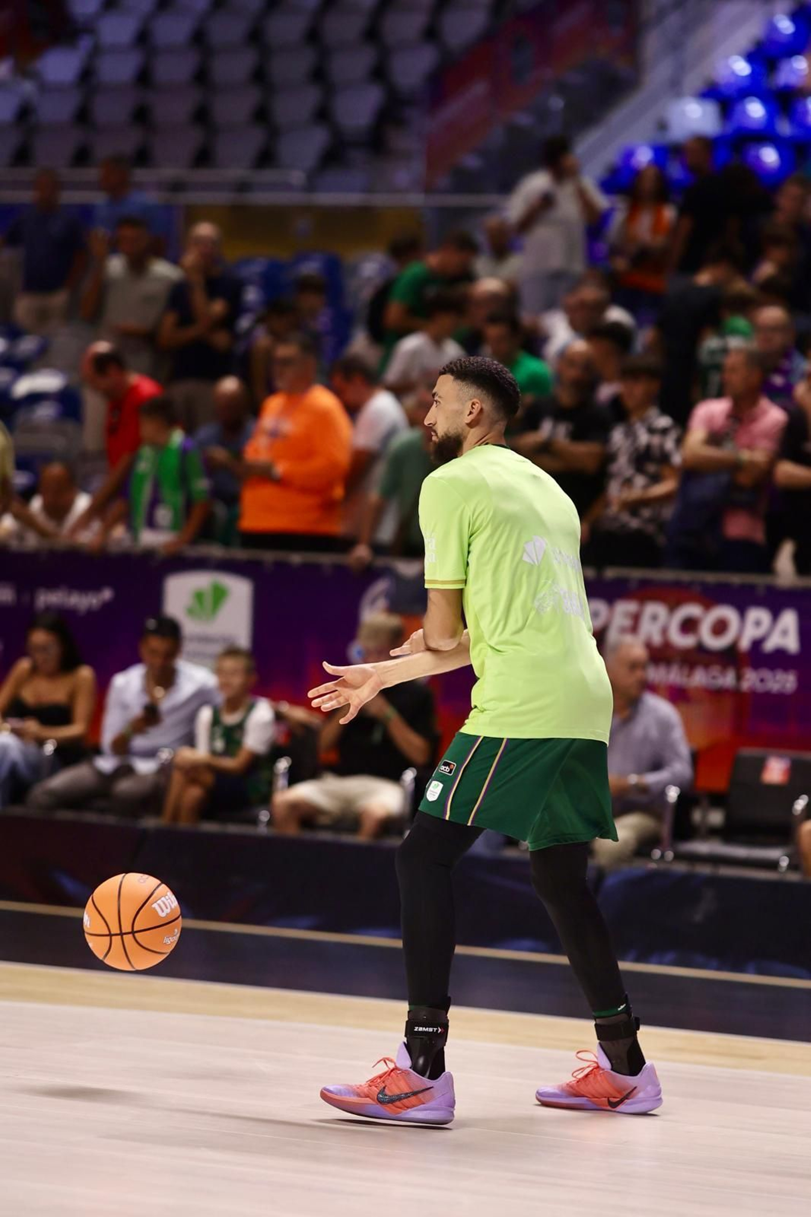 El Unicaja - Valencia Basket de la Supercopa, en fotos