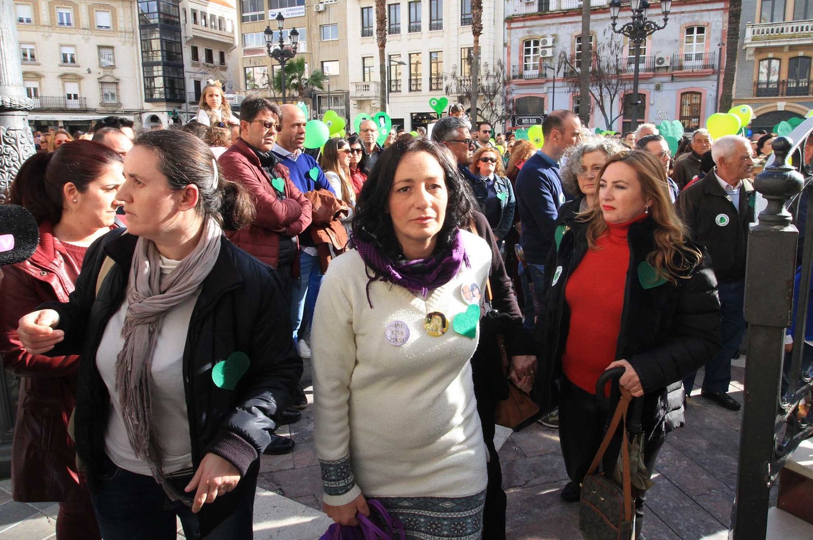 Imágenes de la concentración en la Plaza de las Monjas pidiendo justicia para las víctimas del doble crimen de Almonte