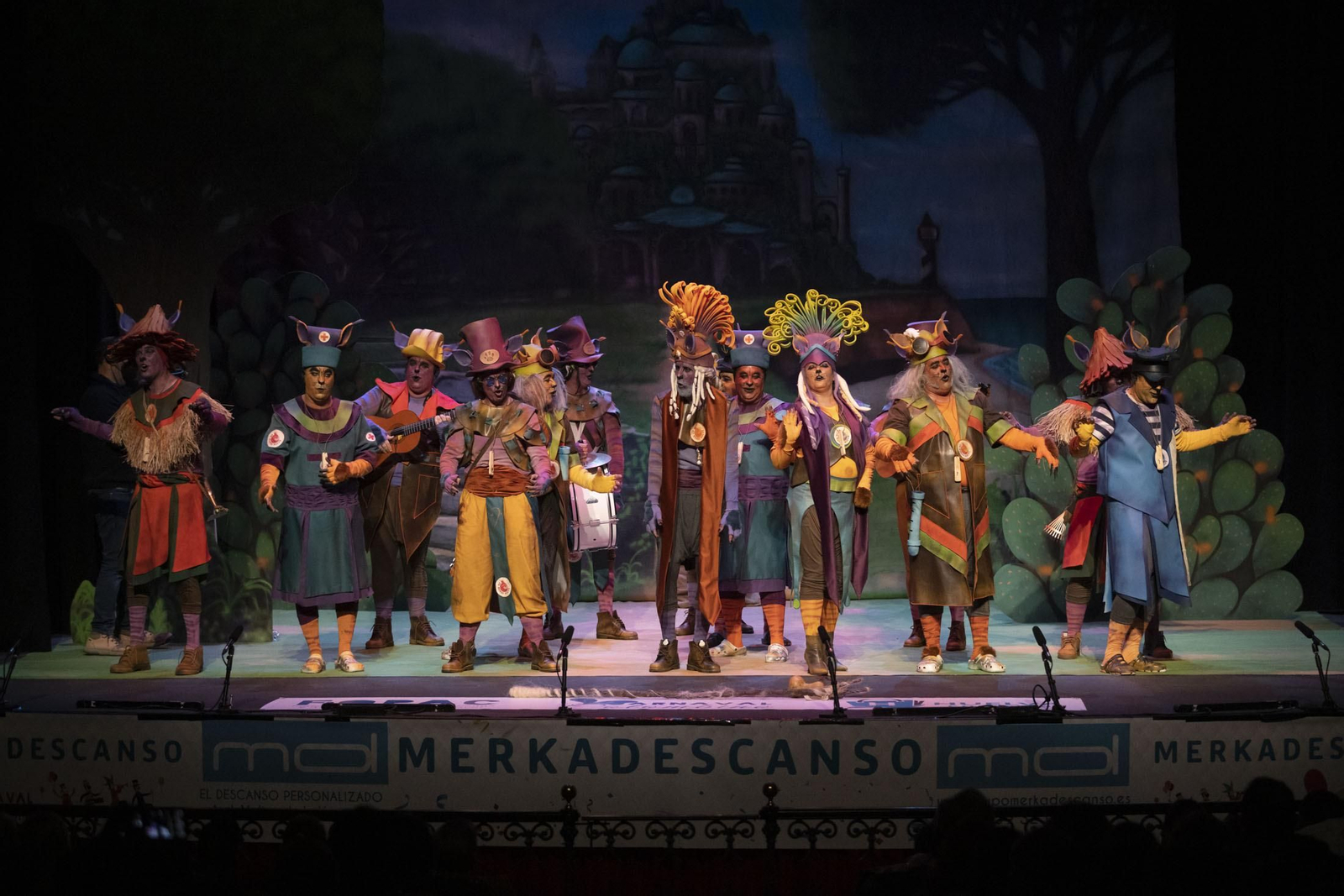 Imágenes de la actuación de la comparsa de Villalba del Alcor y Paterna  'Un mundo nuevo' en el Carnaval Colombino