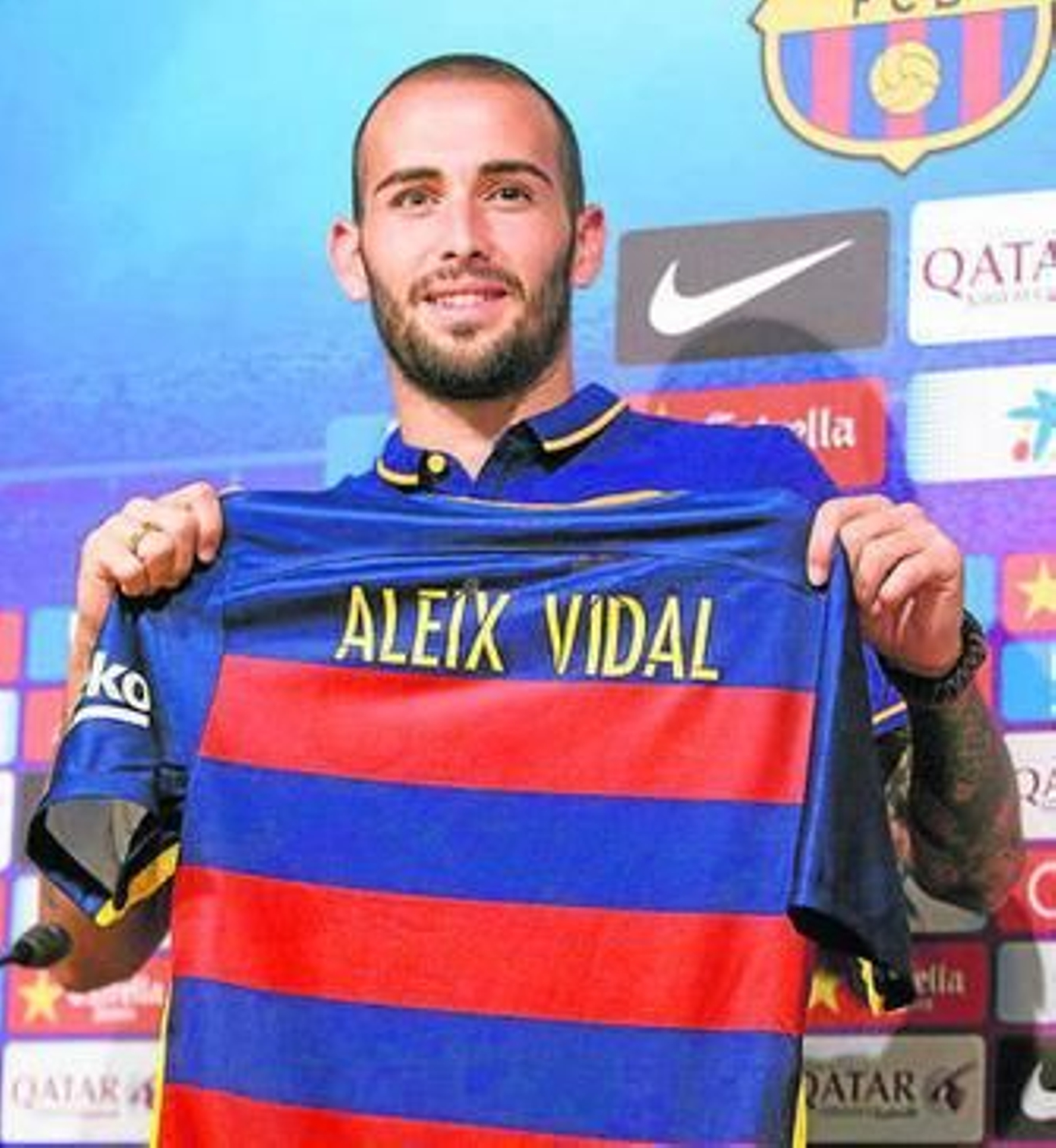 Aleix Vidal fue presentado ayer como nuevo jugador del FC Barcelona.