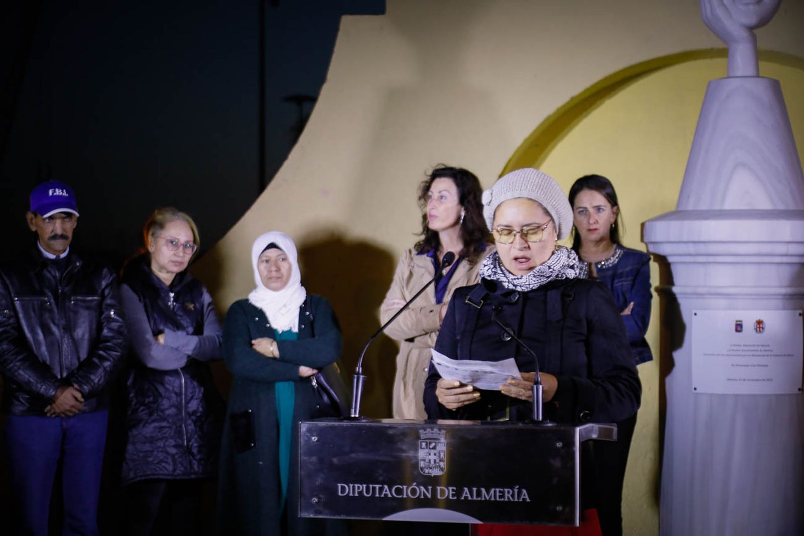 Imágenes del monolito en homenaje a las víctimas de violencia de género