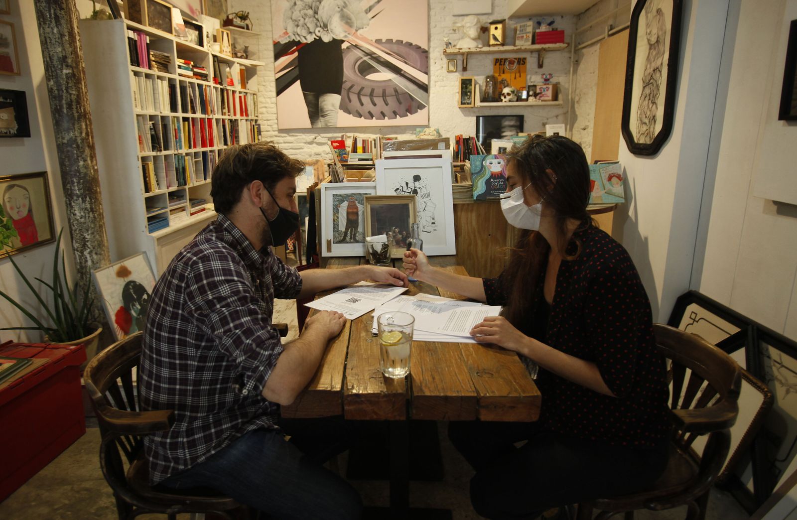 Irene Cantero, junto a Jesús Barrera, en Un gato en bicicleta.