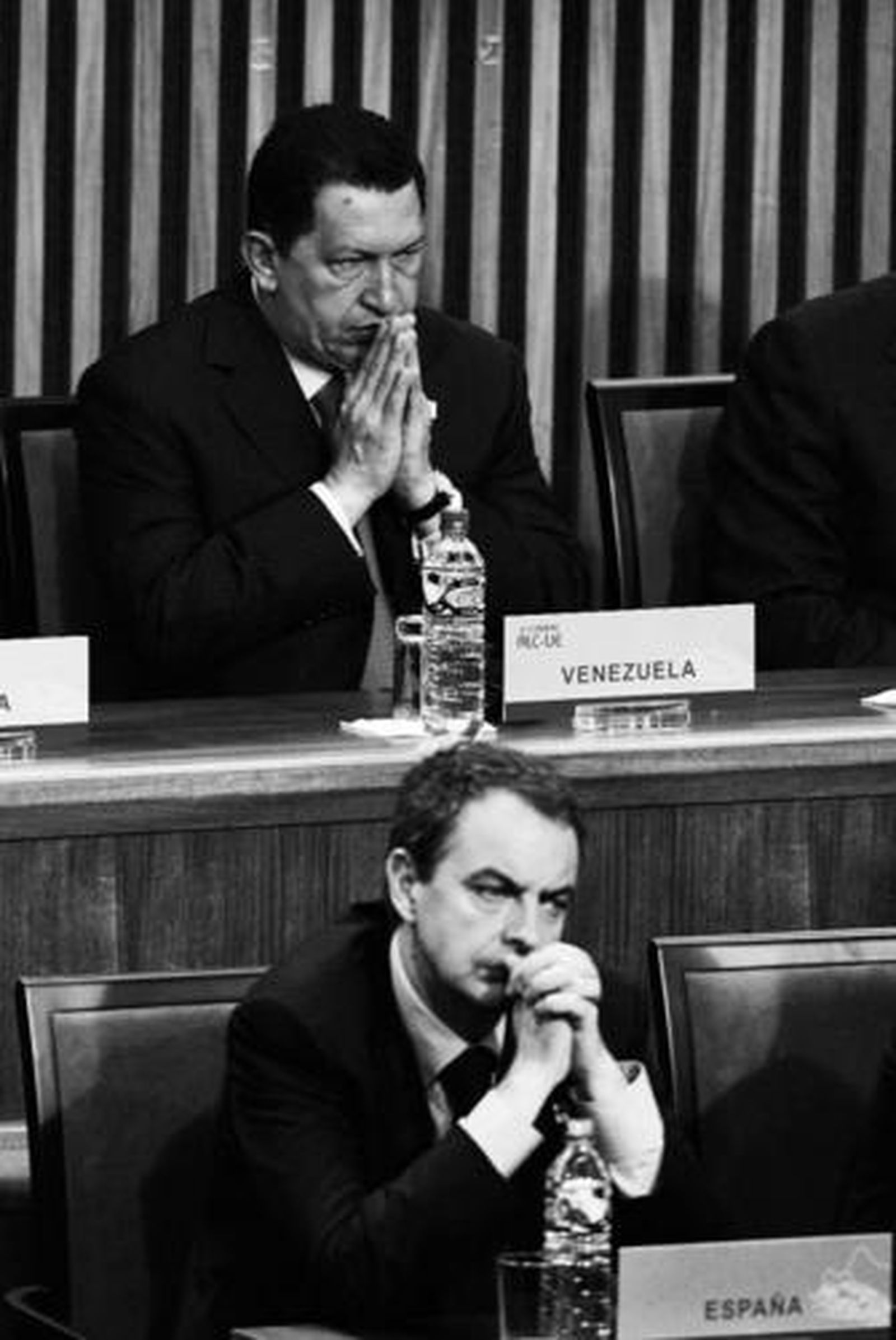 Zapatero y Chávez, ayer, en un momento de la Cumbre de Lima.