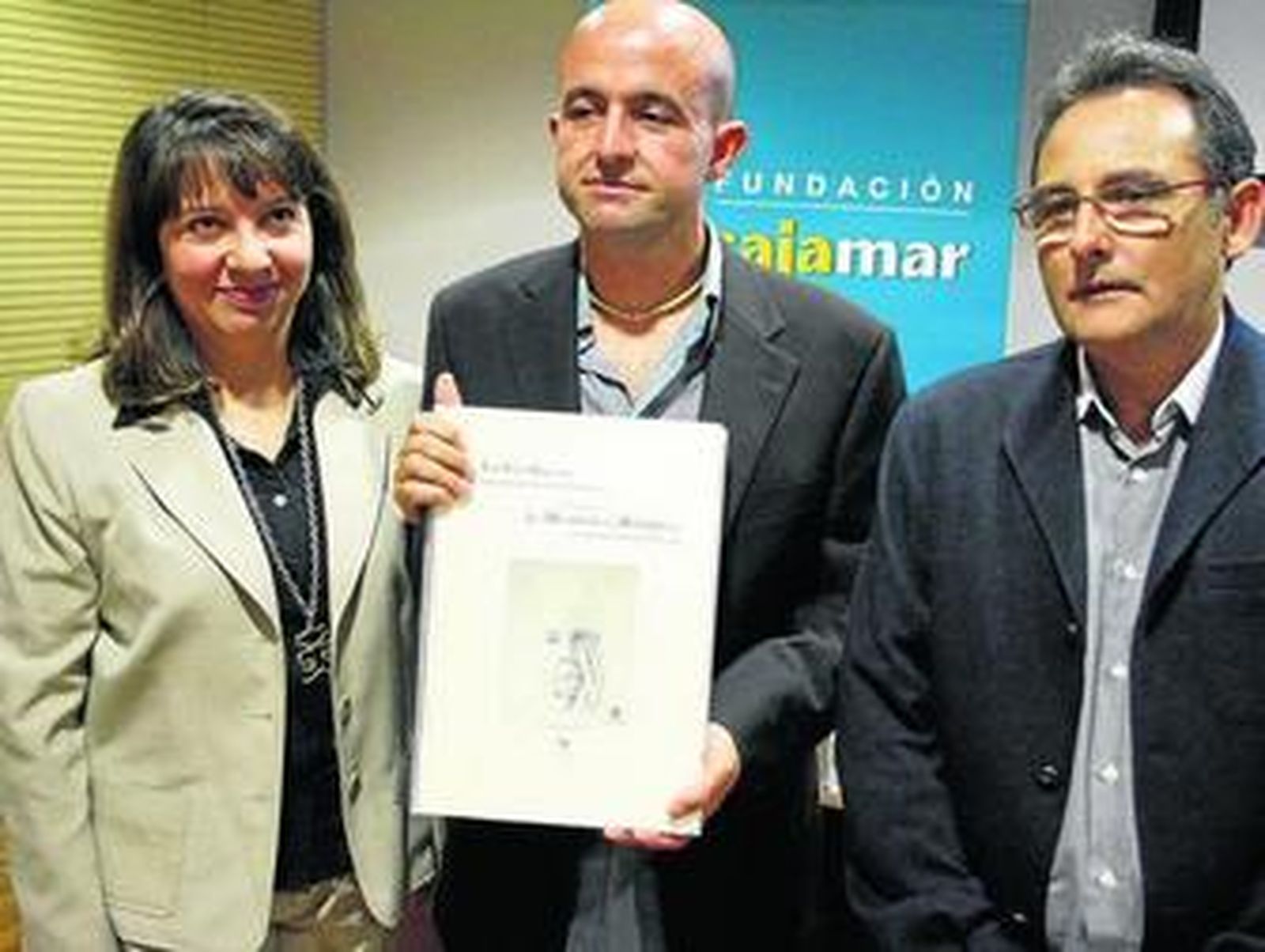 Marcela Orozco junto a Juan Cruz Guevara e Indalecio Pérez Entrena.