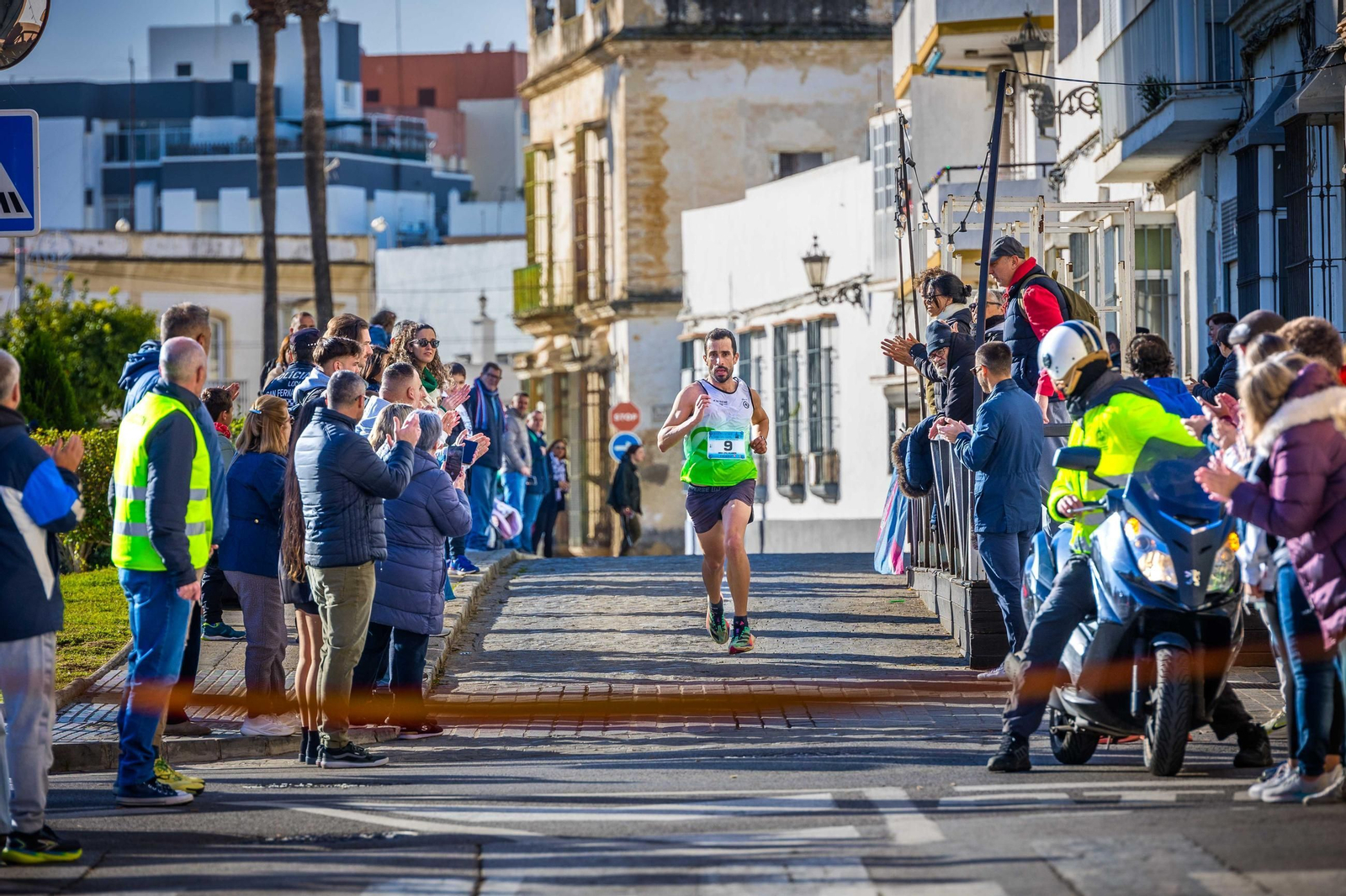 Gran ambiente en la Carrera Solidaria de la Divina Pastora en San Fernando