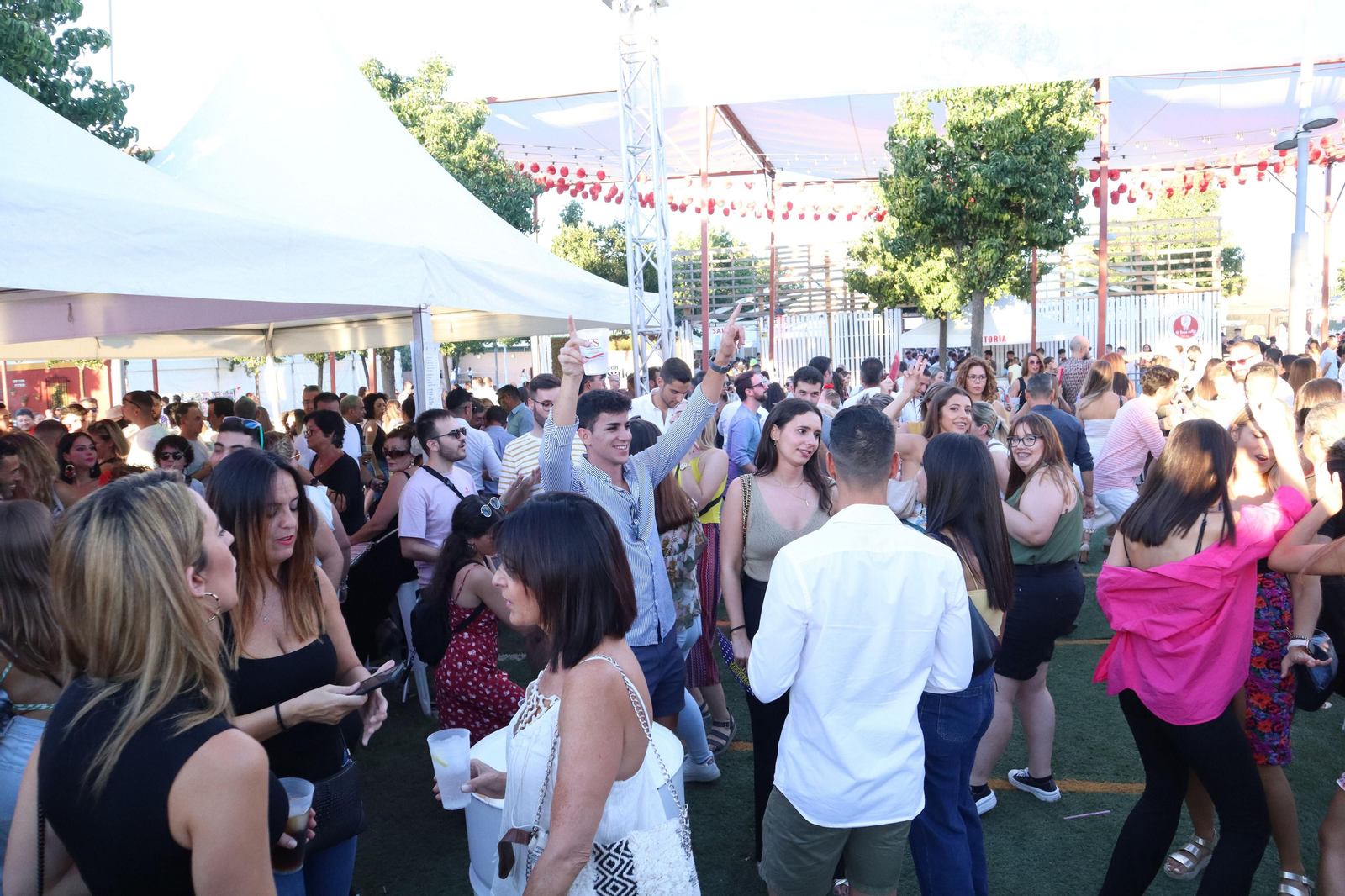 Ambiente en la Feria del Valle de Lucena.
