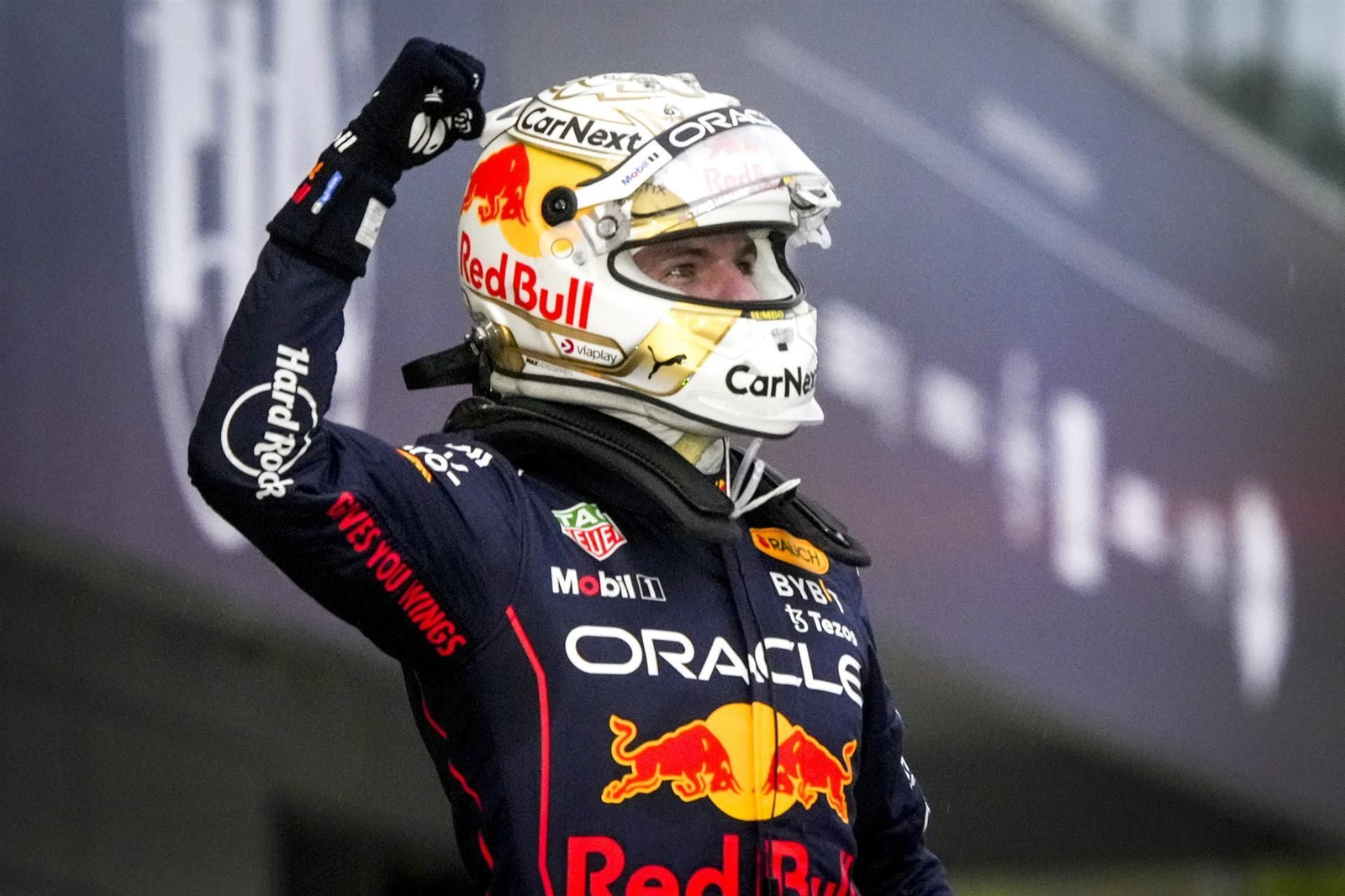 'Mad Max' Verstappen festeja su segundo título mundial.