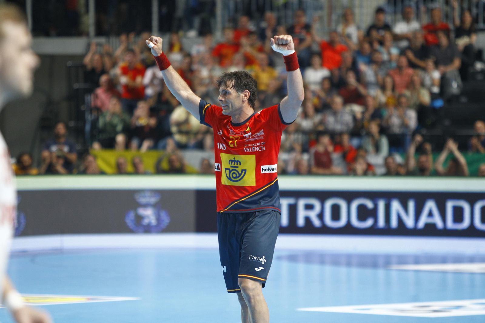 Imágenes del España-Dinamarca de la EHF Euro Cup de balonmano, en Almería