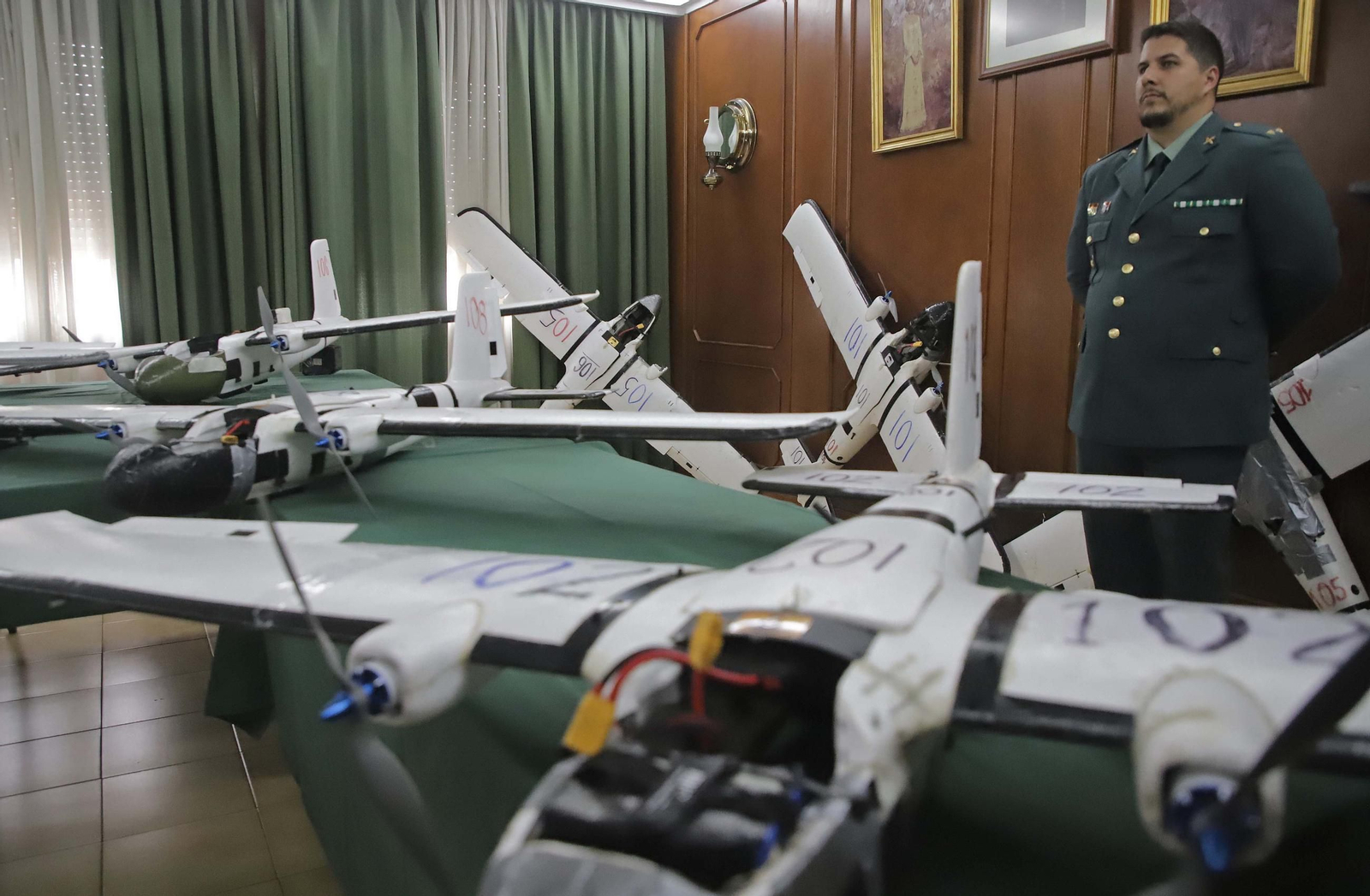 Fotos de los drones de largo alcance para introducir hachís en España desde Marruecos incautados por la Guardia Civil en Algeciras