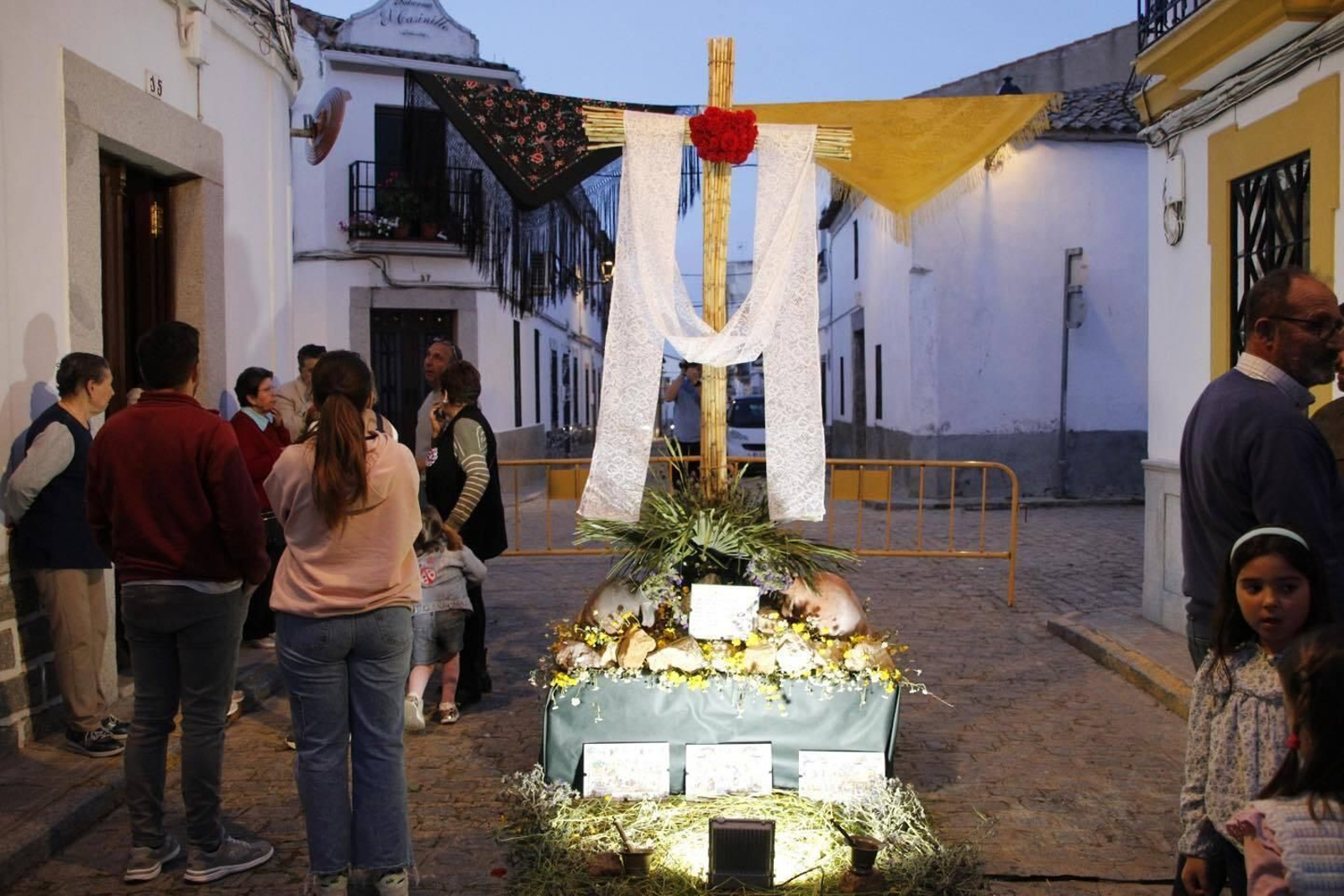 Un recorrido en imágenes por las Cruces de Mayo de Hinojosa del Duque
