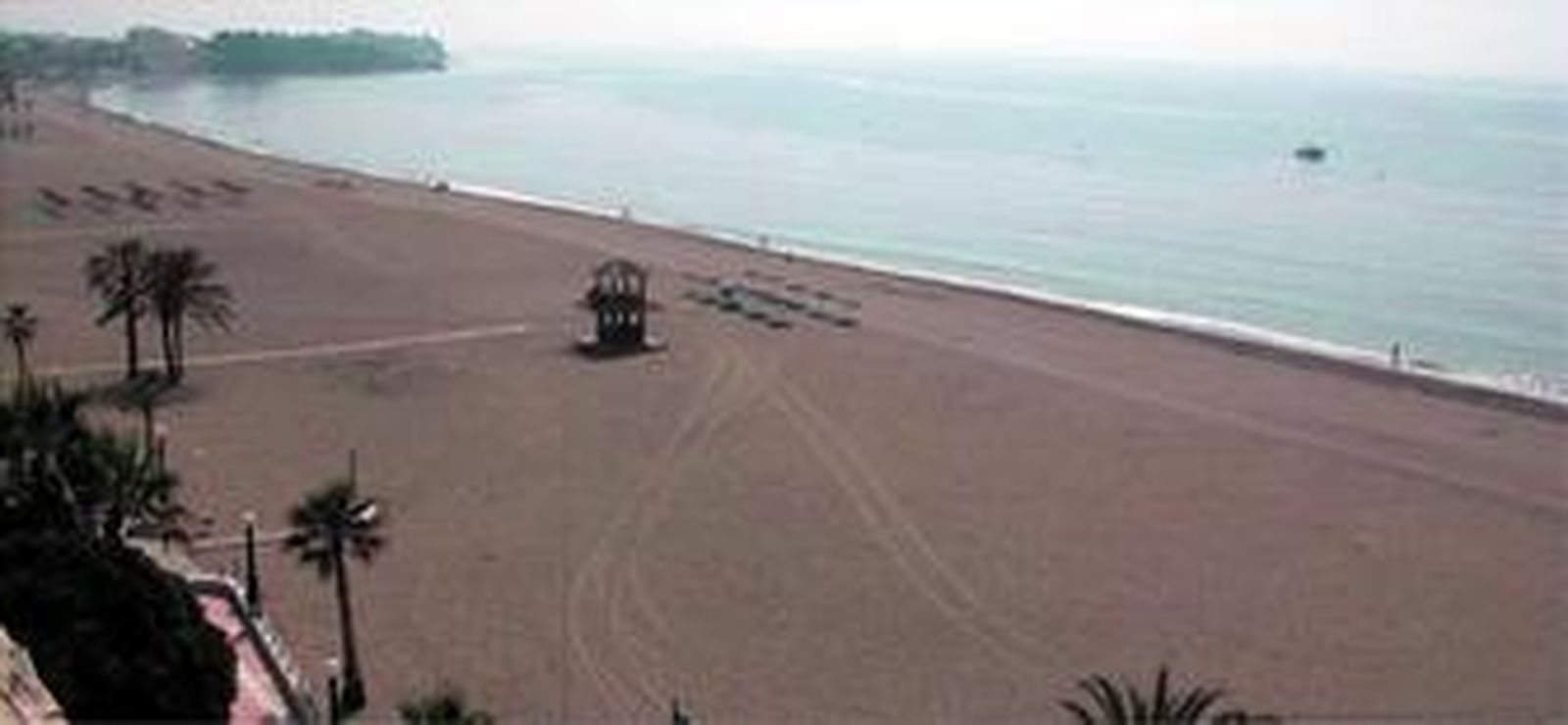 Una aldea de arena en el litoral de Estepona