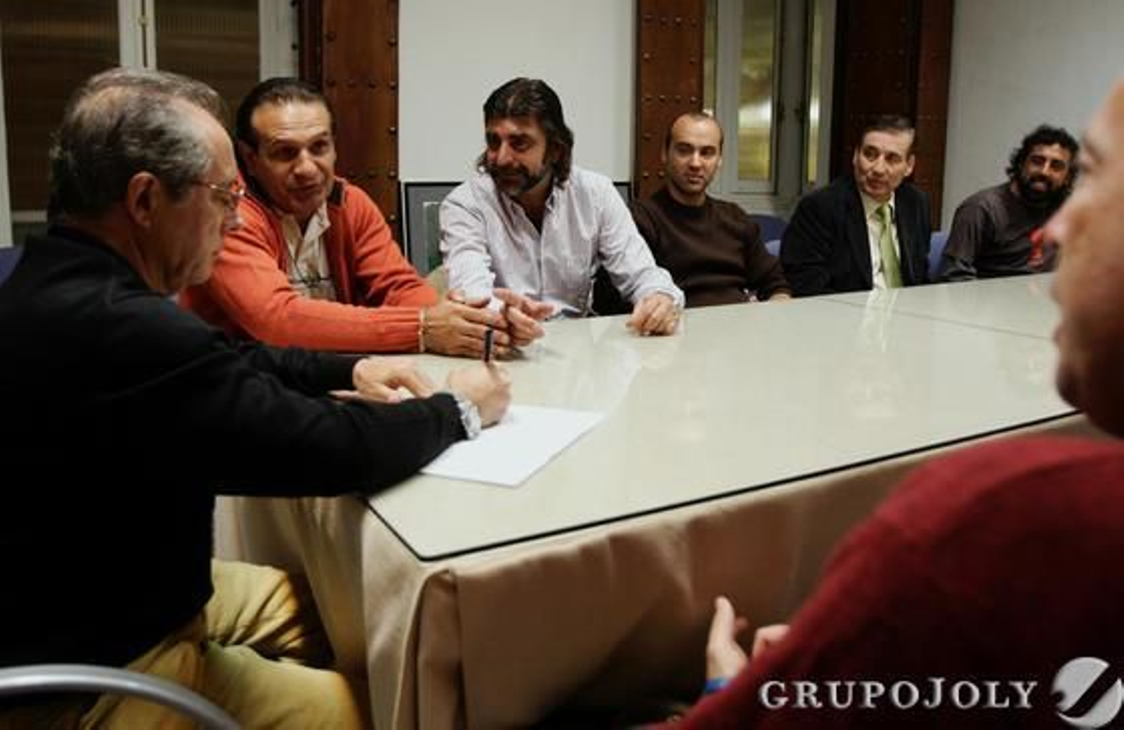 Tras su paso por el San Fernando, cambió los banquillos por los micrófonos como colaborador de El Submarino Amarillo de Onda Cádiz junto a Antonio Díaz y Miriam Peralta.