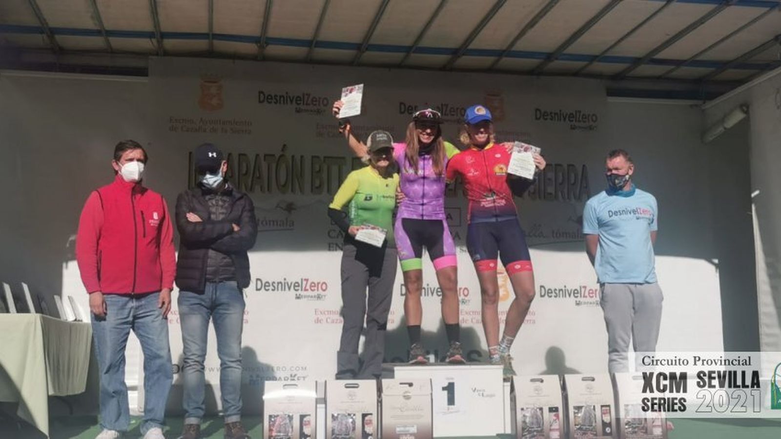 Luisa Cuenco y el resto del podio femenino.