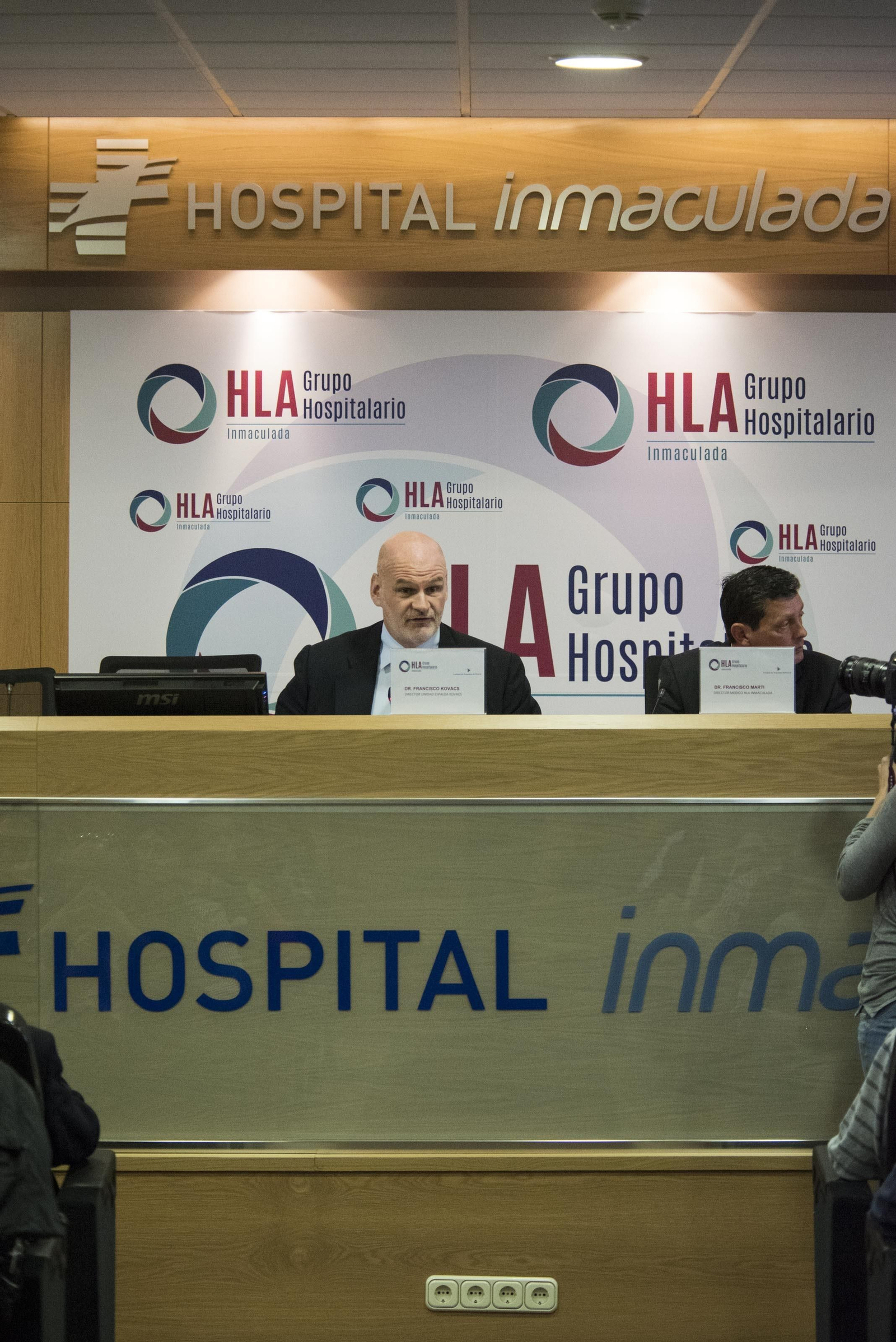 El doctor Kovacs durante la charla impartida en el Hospital Inmaculada de Granada.