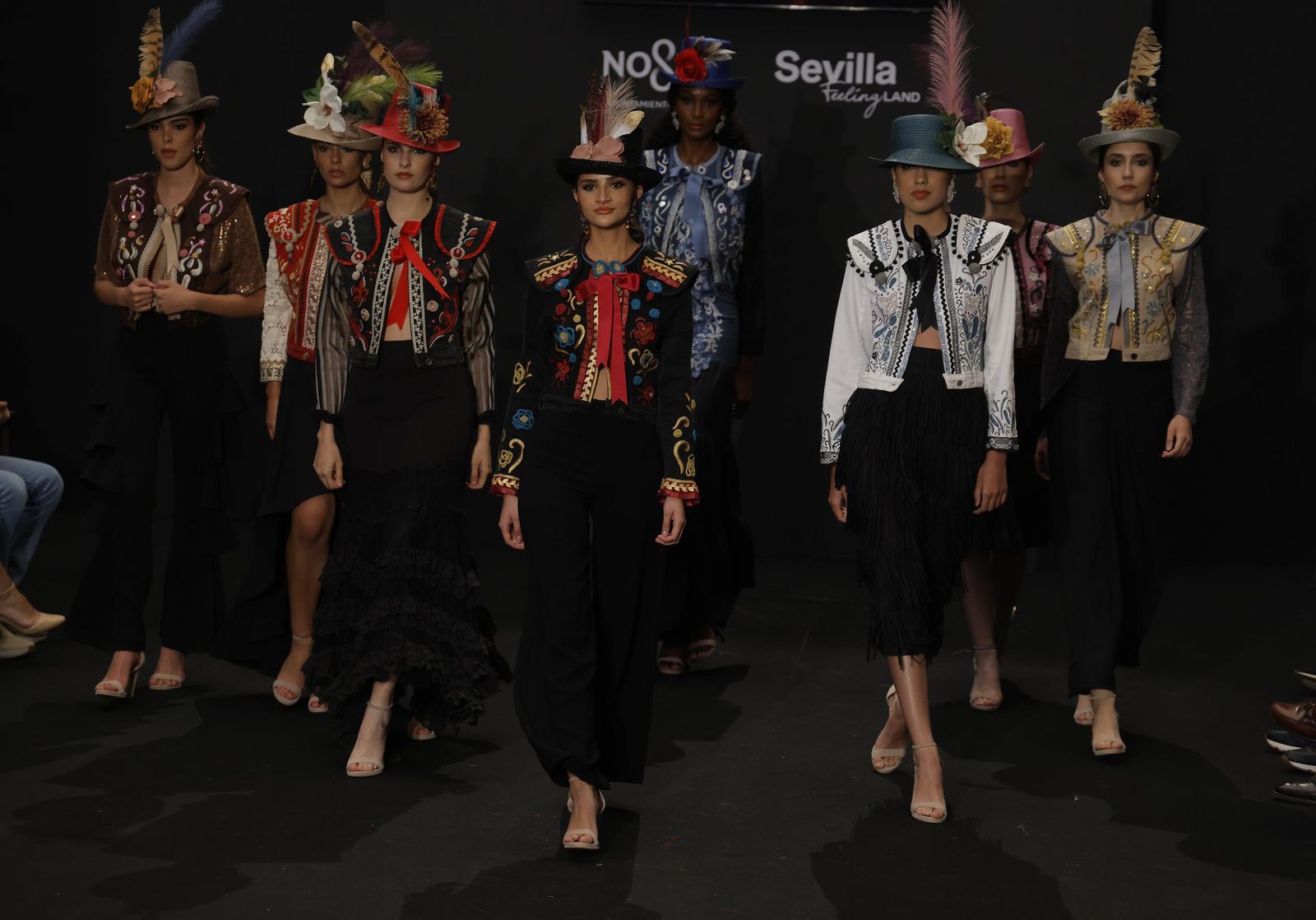 Emprende Lunares, el desfile de moda flamenca de Marga FBI, que anticipa la Feria de Abril: todas las fotos.