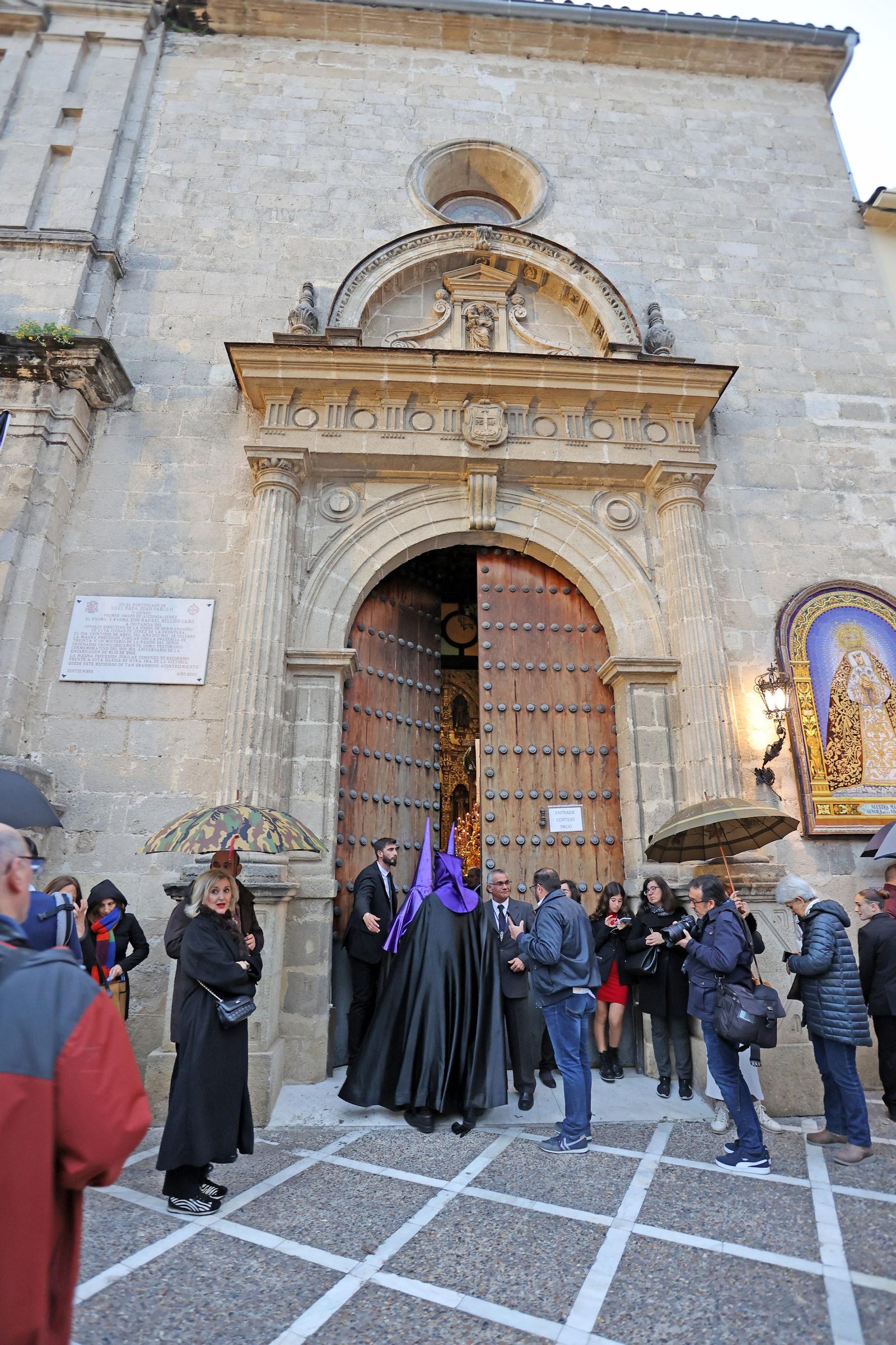 La lluvia apareció en la tarde del Viernes Santo