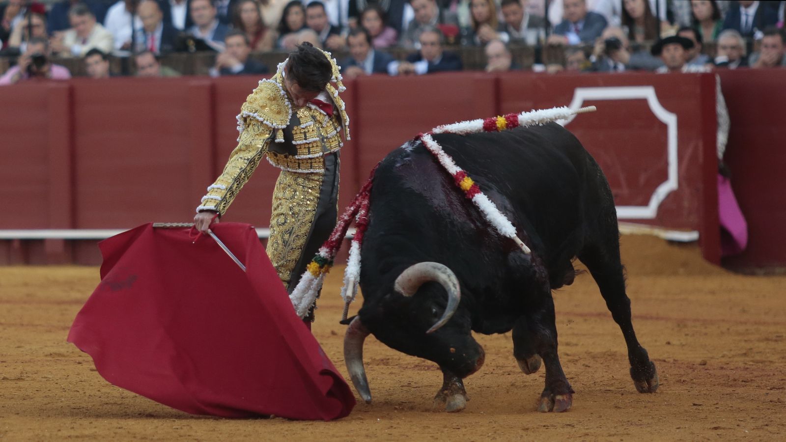 Las imágenes de la corrida del lunes de Feria