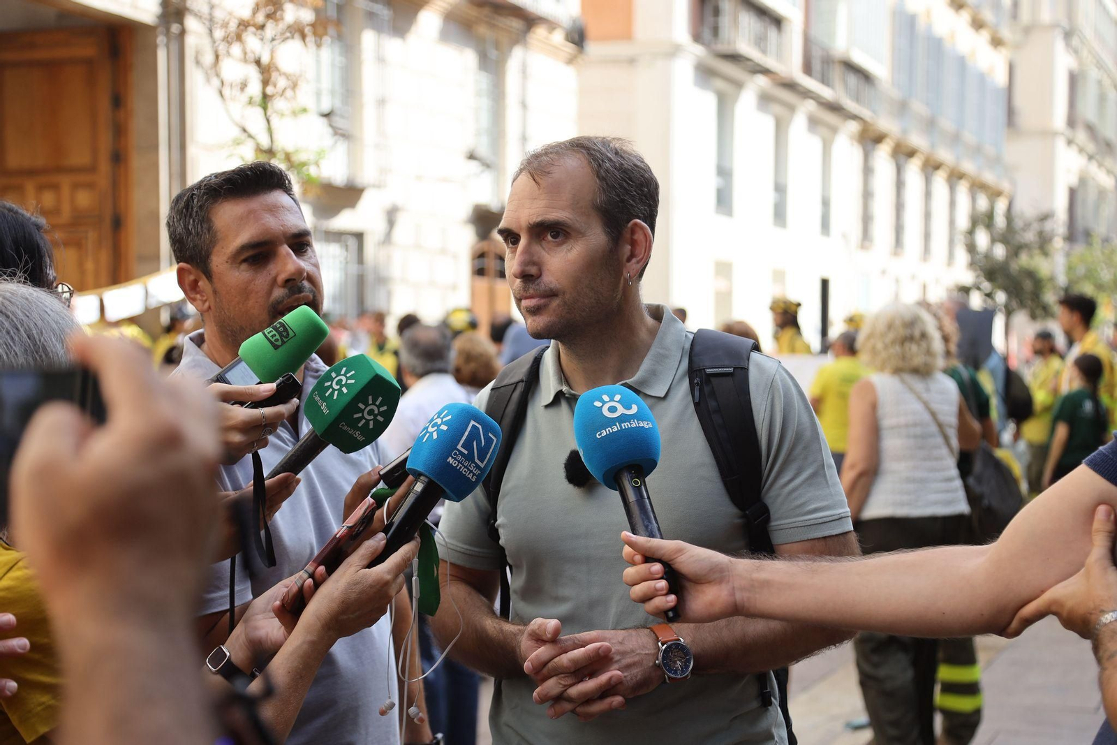 La protesta de los bomberos forestales del Infoca en Málaga, en imágenes