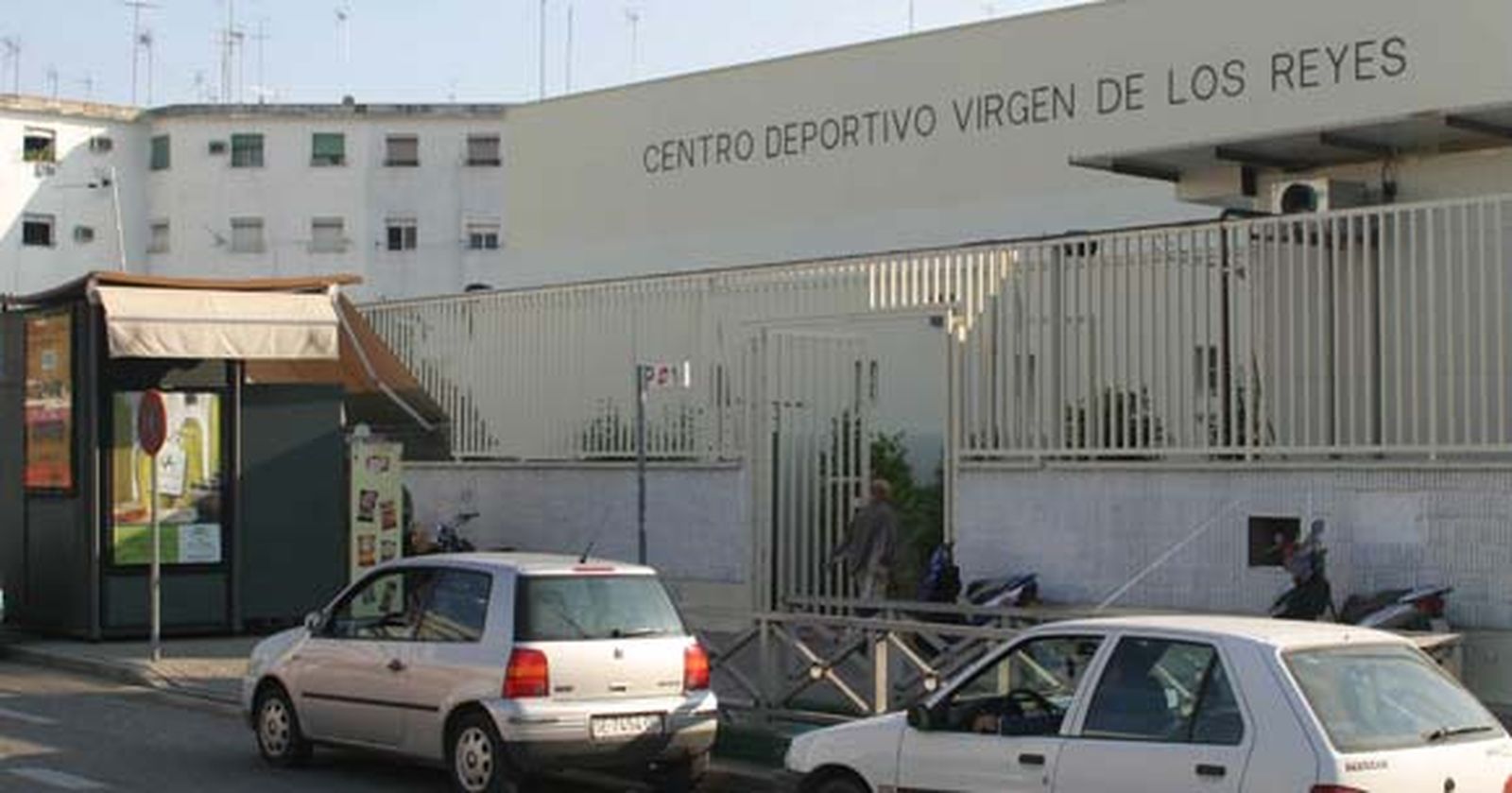 El Ayuntamiento recupera la piscina de Virgen de los Reyes tras 15 años de gestión privada