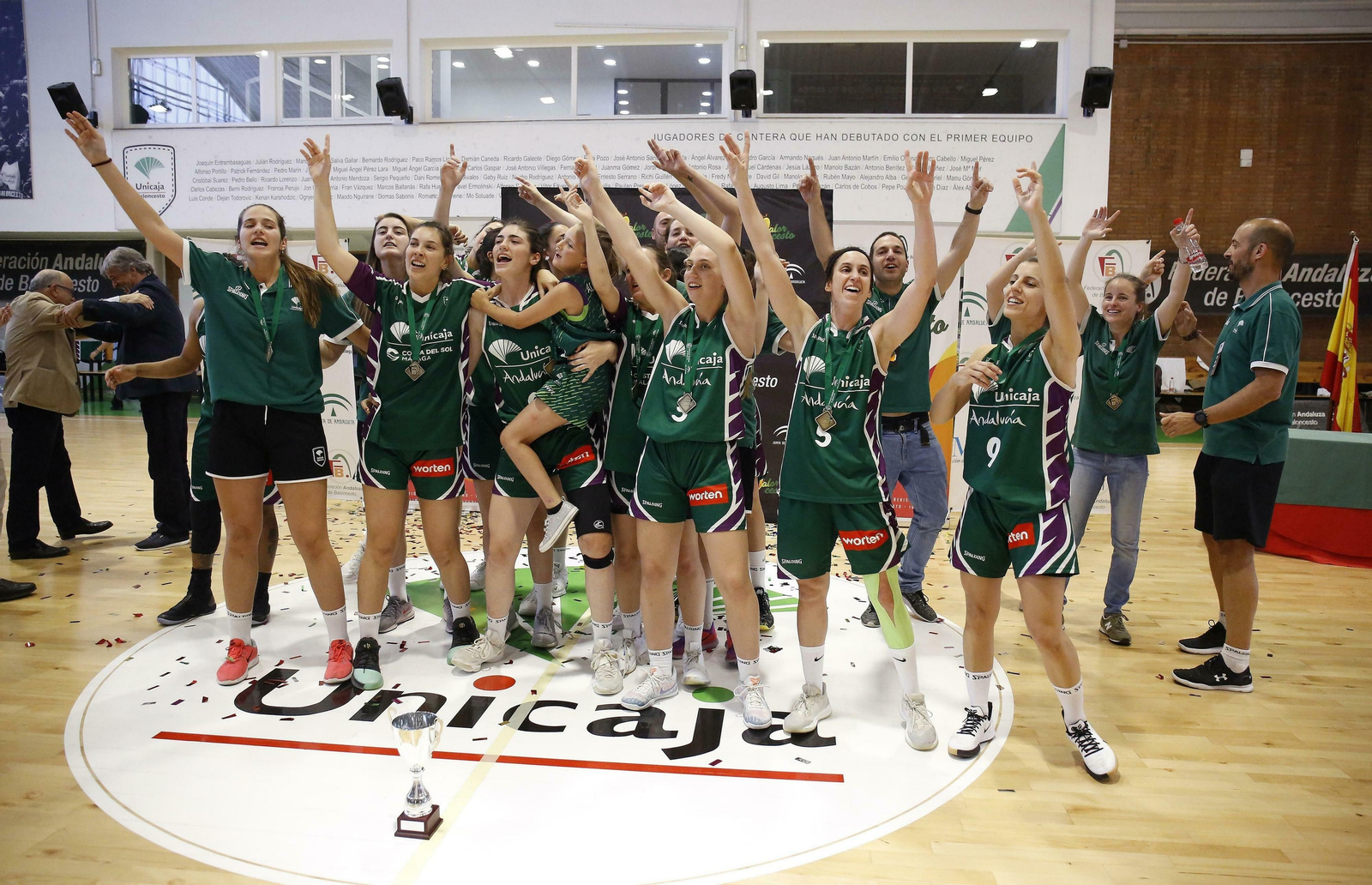 Las fotos del ascenso del Unicaja a la Liga Femenina 2