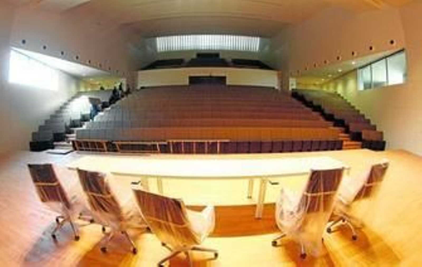 Instalaciones del nuevo edificio se Servicios Generales que ha construido la UGR en su Campus de la Salud.