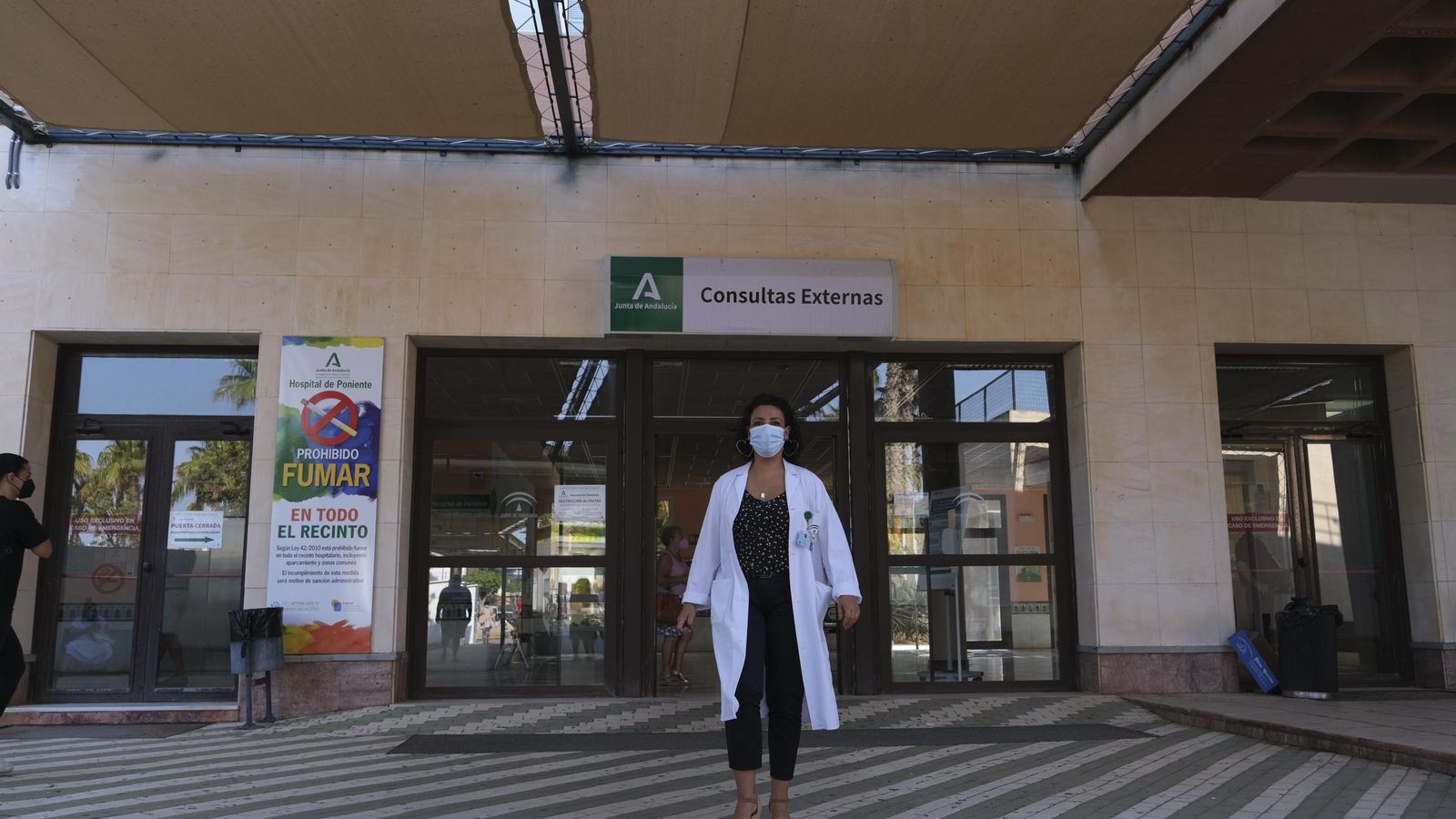 La mediadora es una pieza básica para la población extranjera en el Poniente.