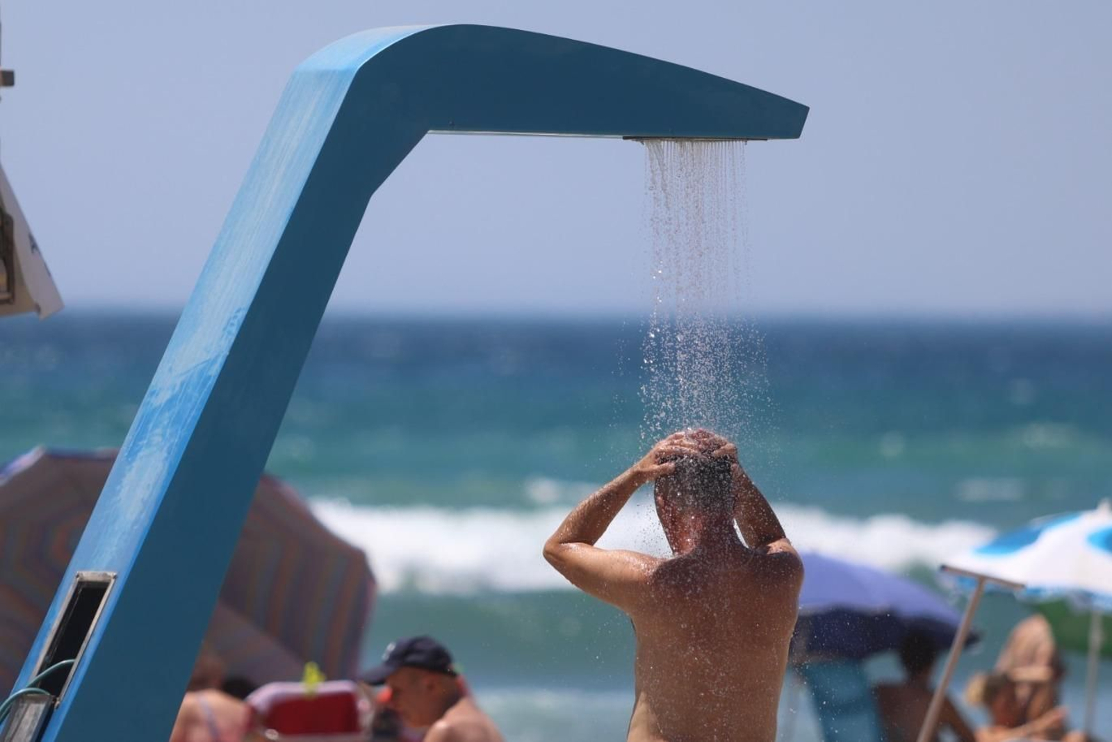 La playa en Málaga, una de las opciones para combatir el fuerte calor