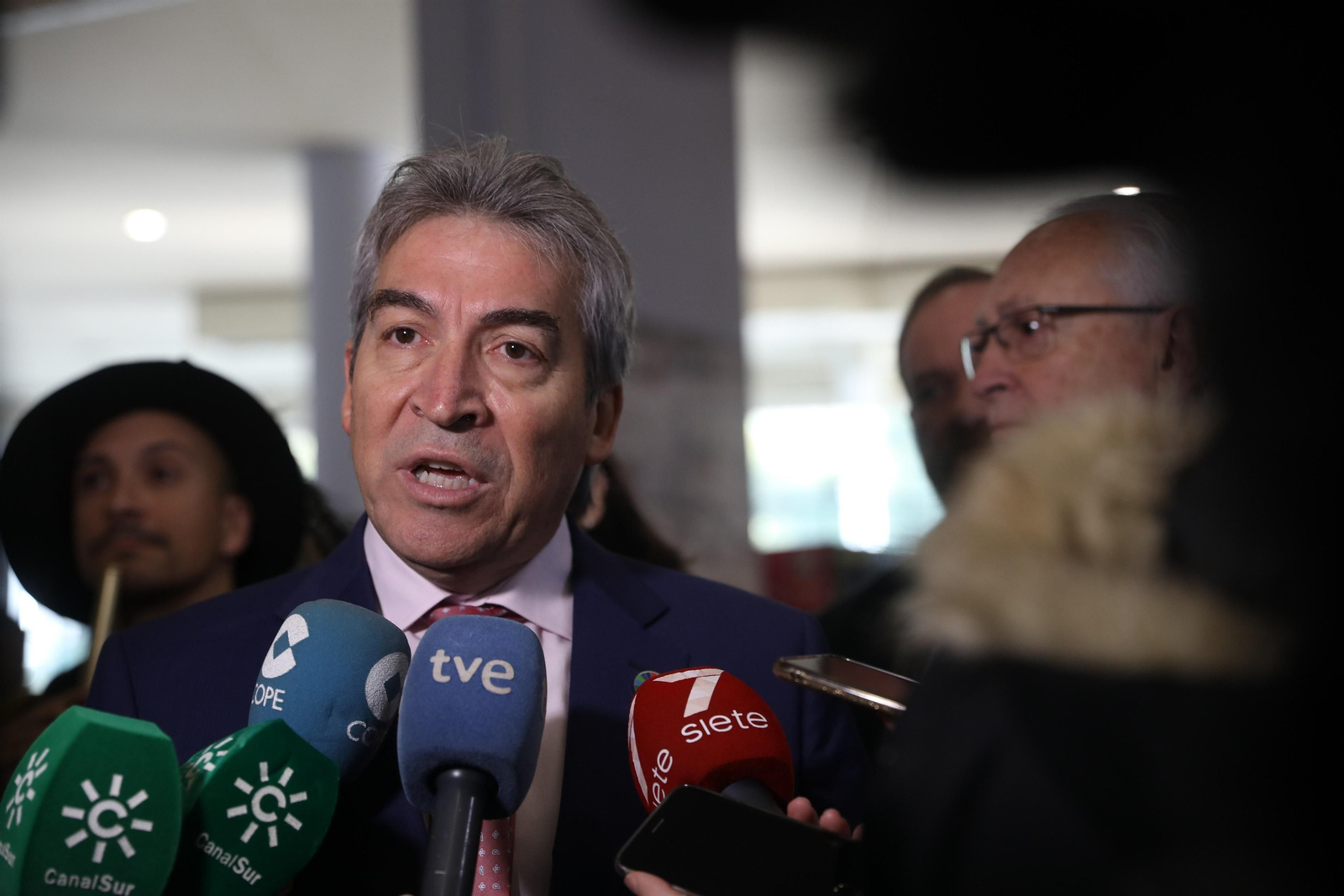 Lucrecio Fernández atiende a los medios en una imagen reciente.