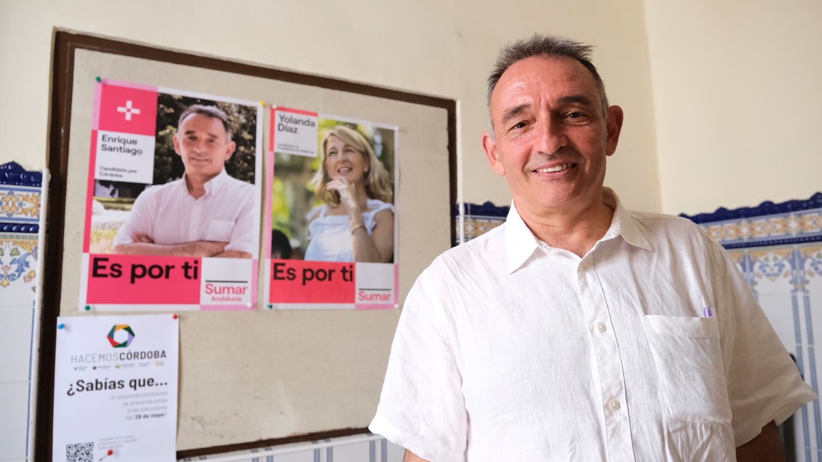 Enrique Santiago en la sede de IU de Córdoba.