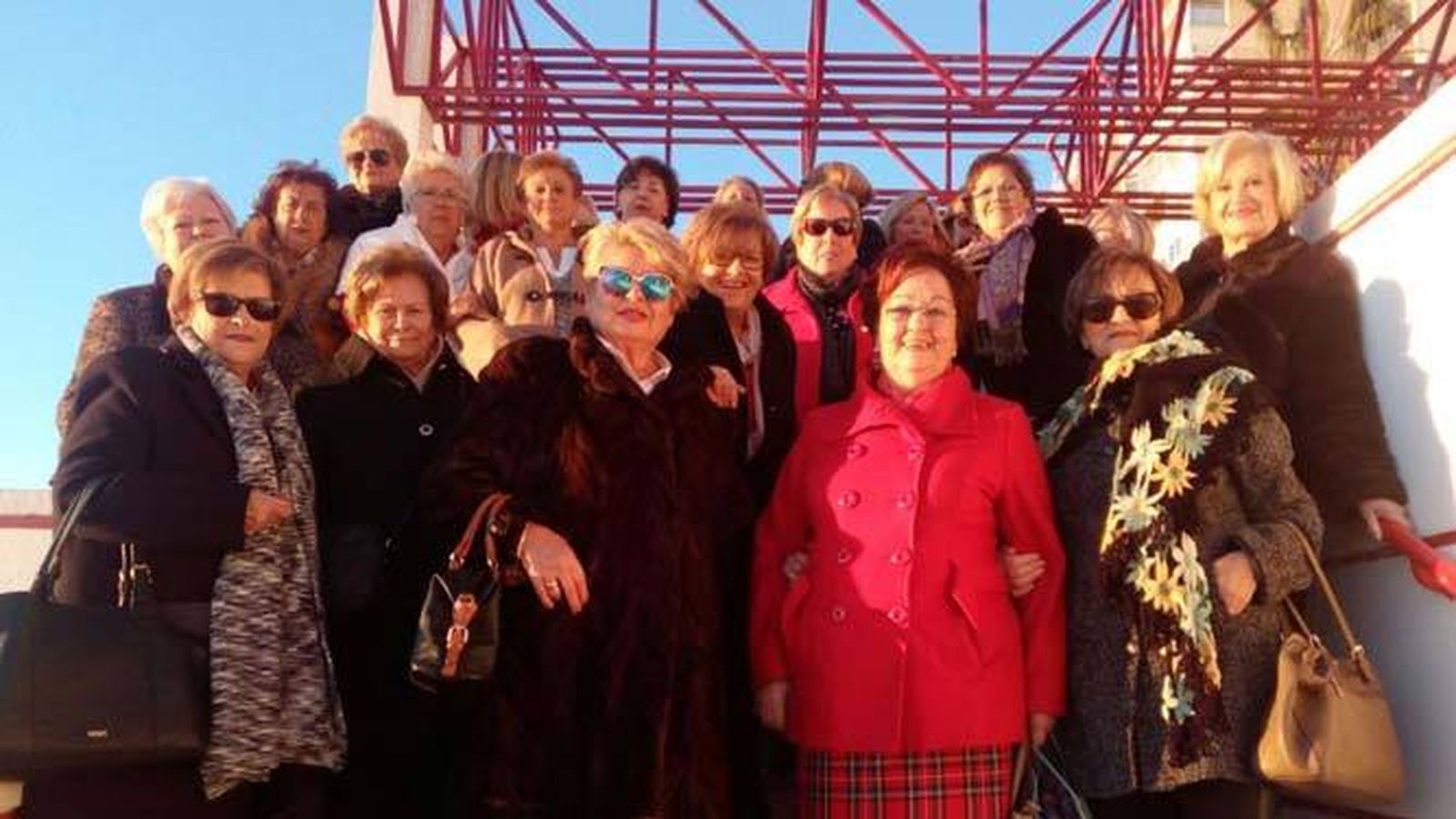Juana Rodríguez, Charo Macías, Chari Bouza, Carmen y Pili Morejón, Ángeles Gómez, Encarna Misa, Carmela Romay, Marcelina Mey, Purri Puerta, Rosa Arufe, Mari Paz Tocino, Antonia Molina, Antonia, Candelaria y Juani del Moral y Pepa y Maru Fuente.