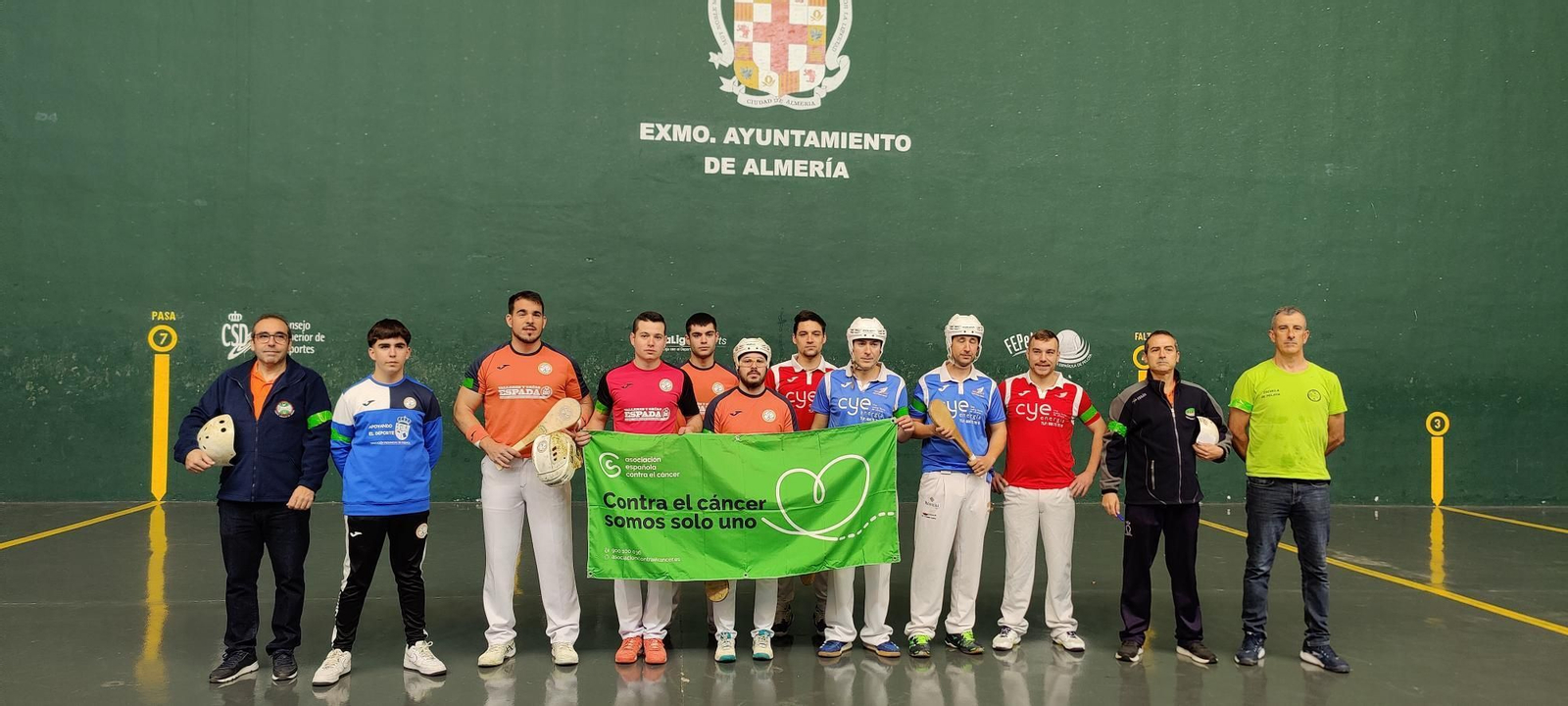 Los jugadores del CP Almería y del CP Carboneras posan antes de su partido.