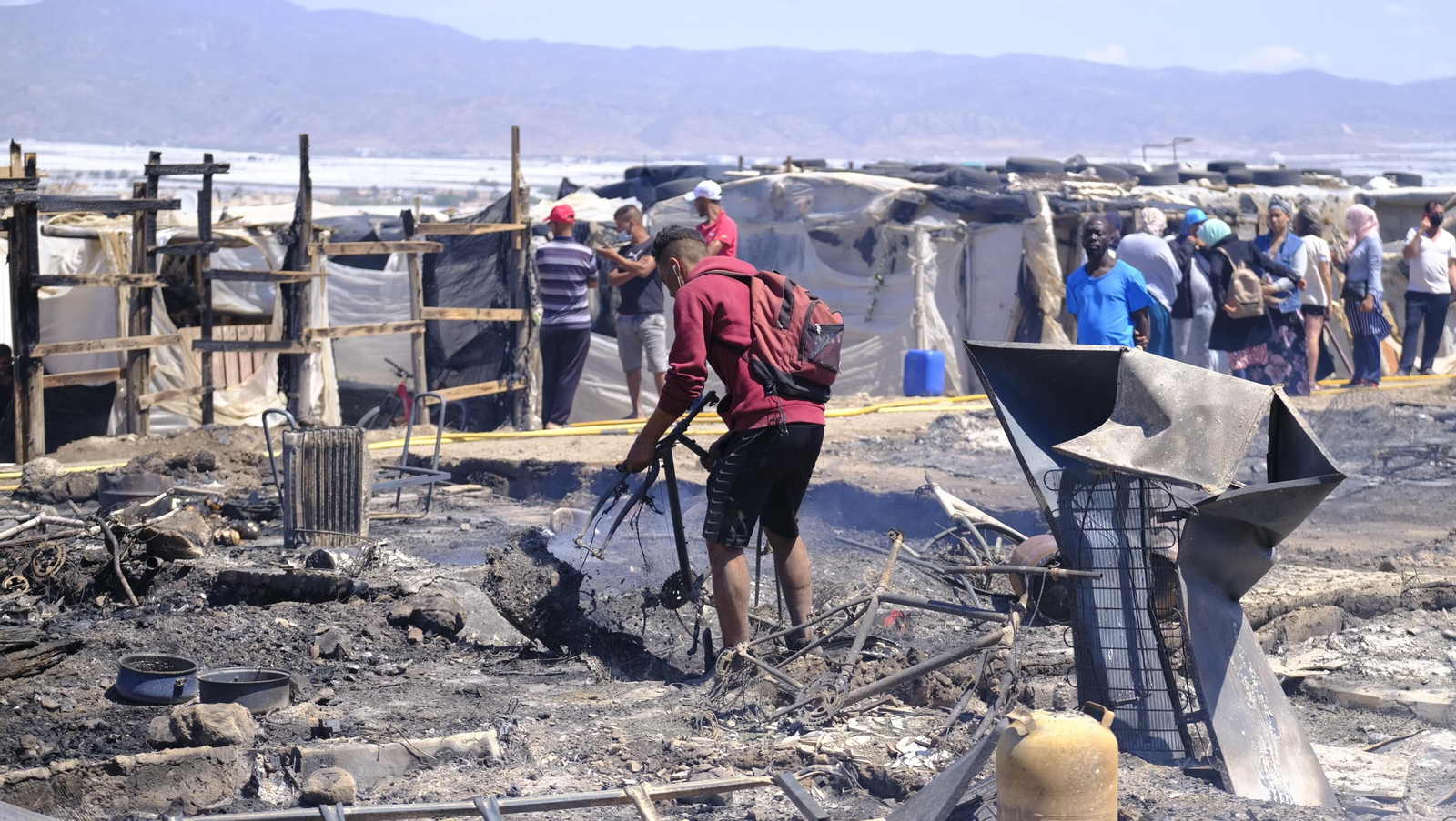 Fotogalería incendio asentamiento de chabolas en Atochares-Níjar (Almería)