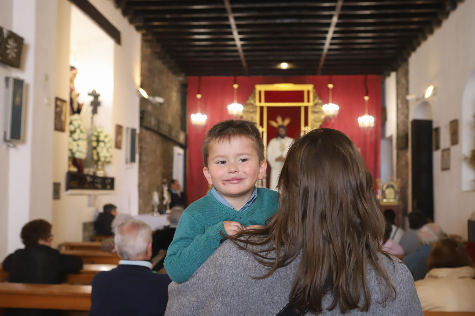 Imágenes del Besapie al Medinaceli en la Iglesia de San Isidro en Algeciras