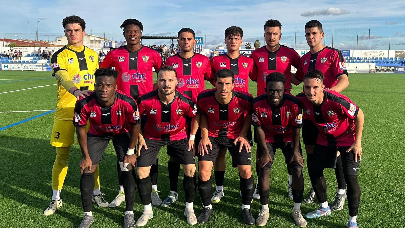 Formación inicial del Pozoblanco ante el Bollullos.