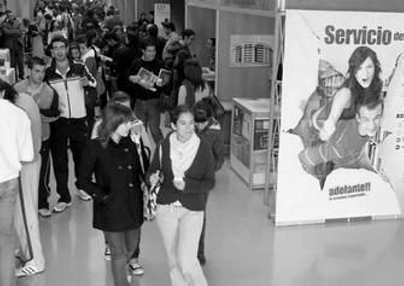 Imagen de los 'stands' informativos que se encuentran en el edificio Paulo Freire.