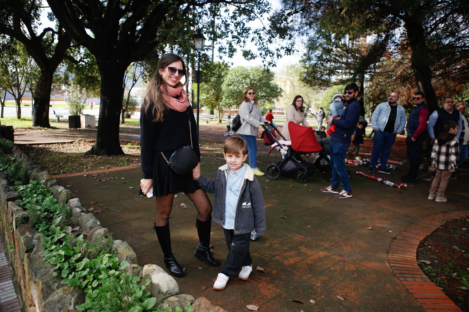 Búscate en las fotos del arrastre de latas 2026 en Los Barrios